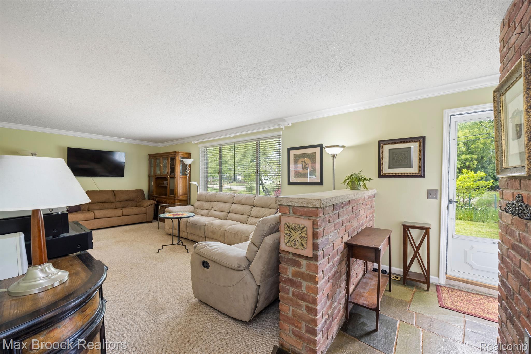 6815 BROCKHURST Boulevard