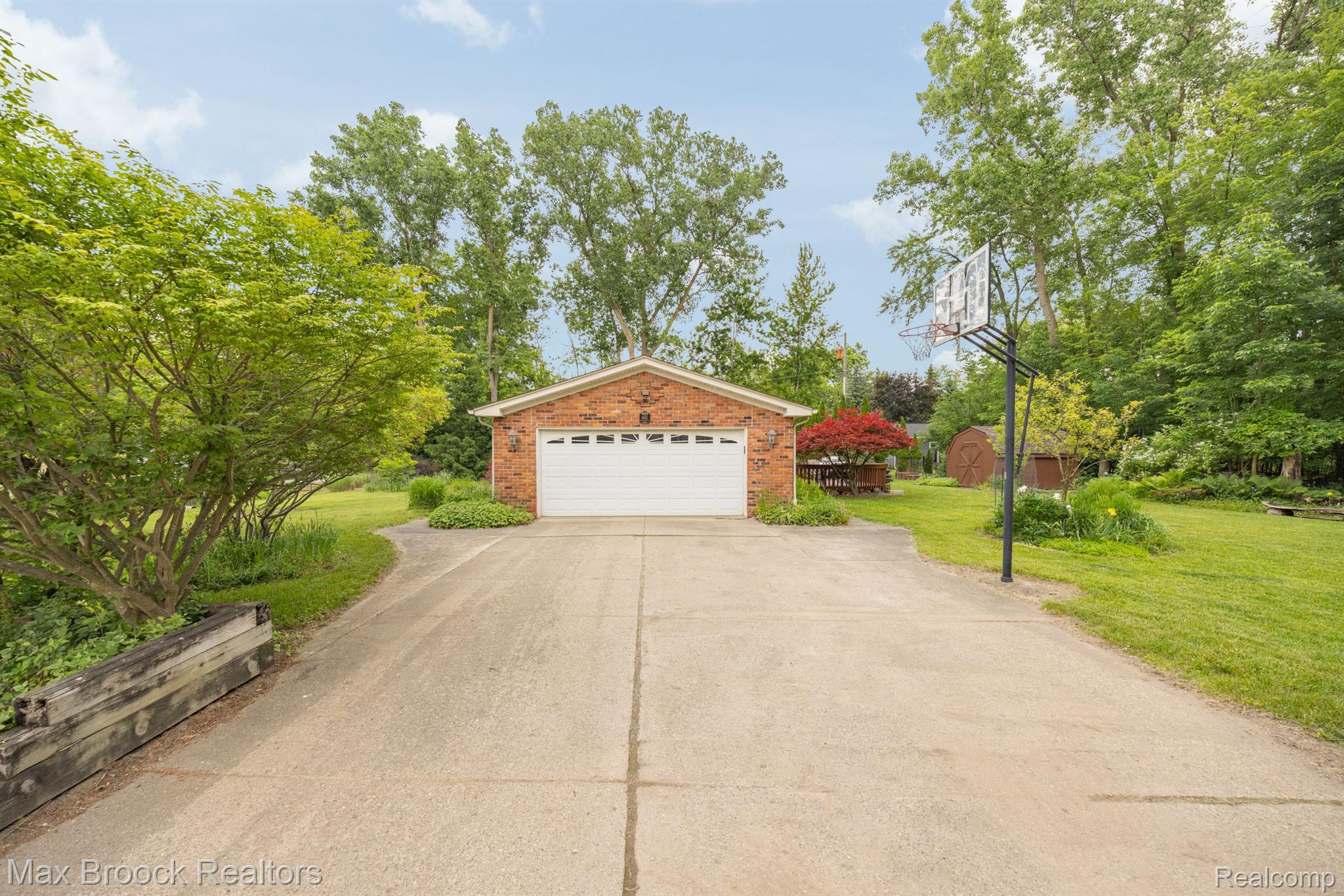 6815 BROCKHURST Boulevard