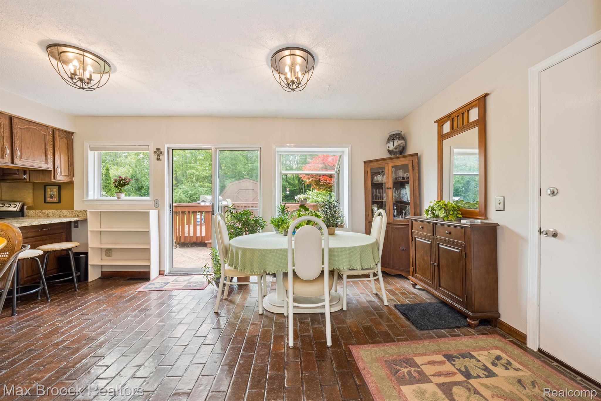 6815 BROCKHURST Boulevard