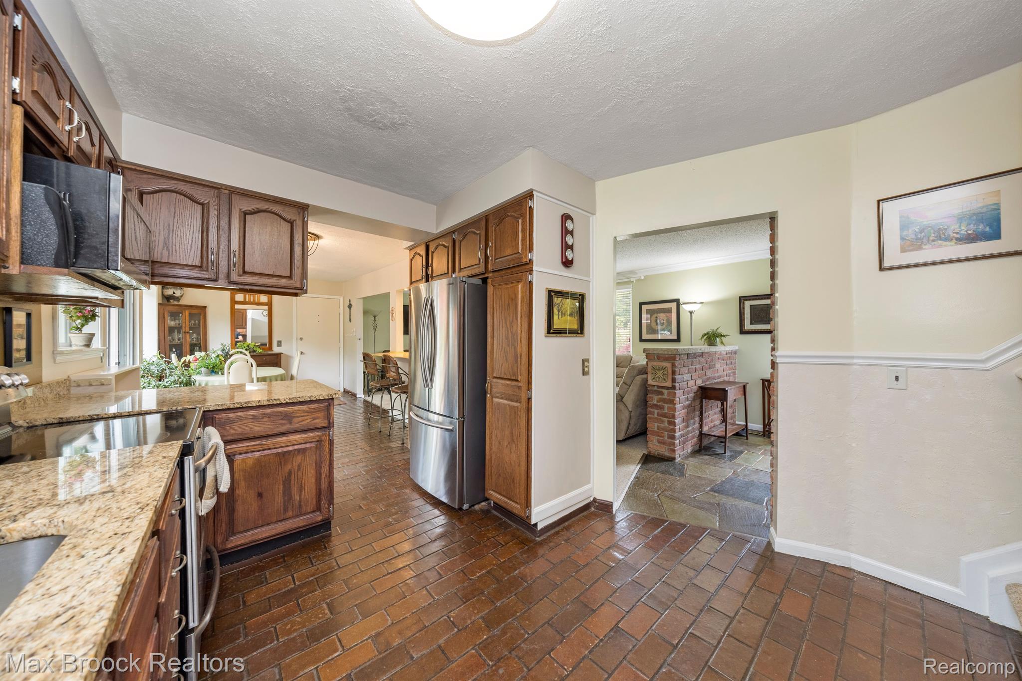 6815 BROCKHURST Boulevard