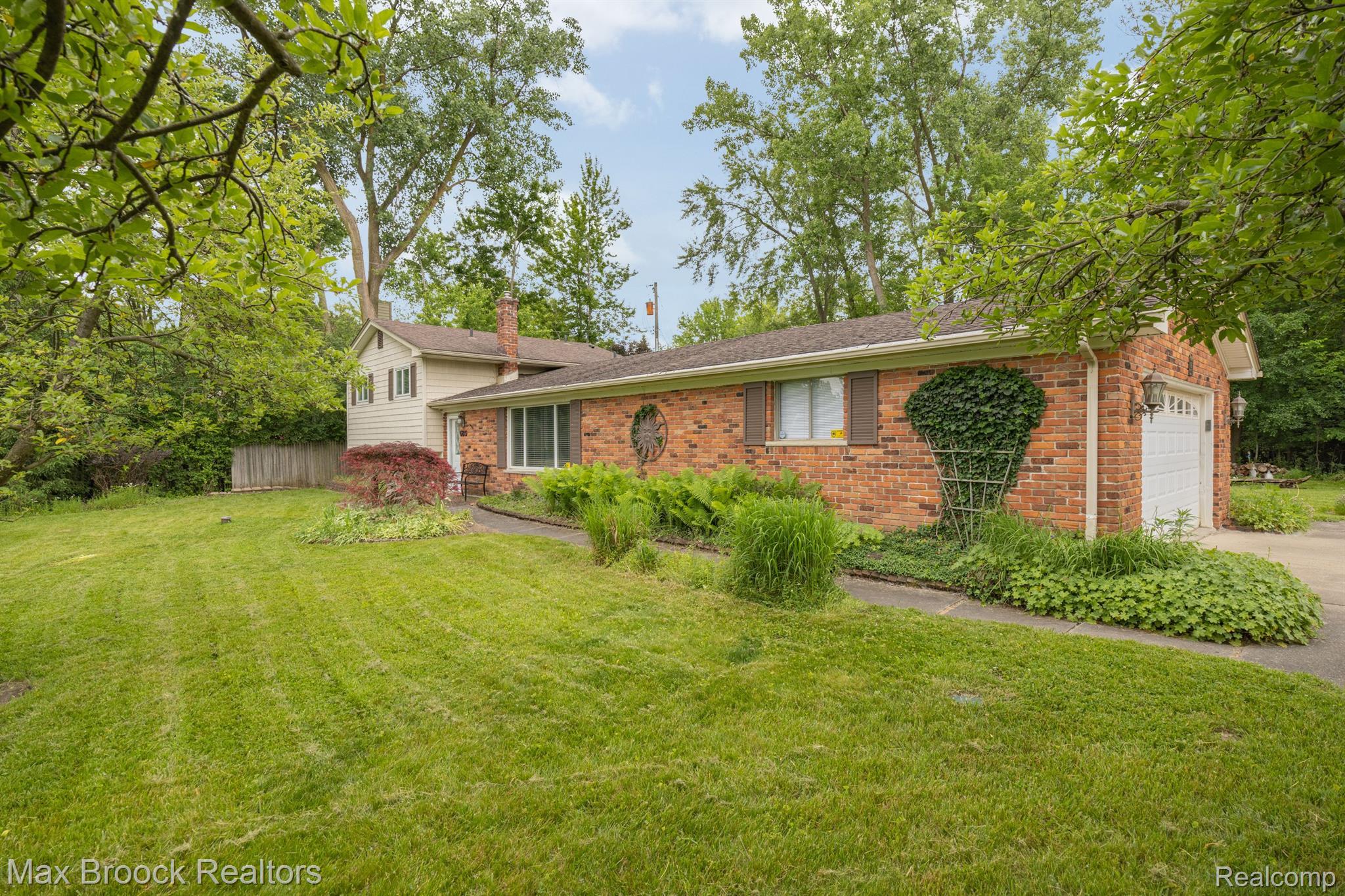 6815 BROCKHURST Boulevard