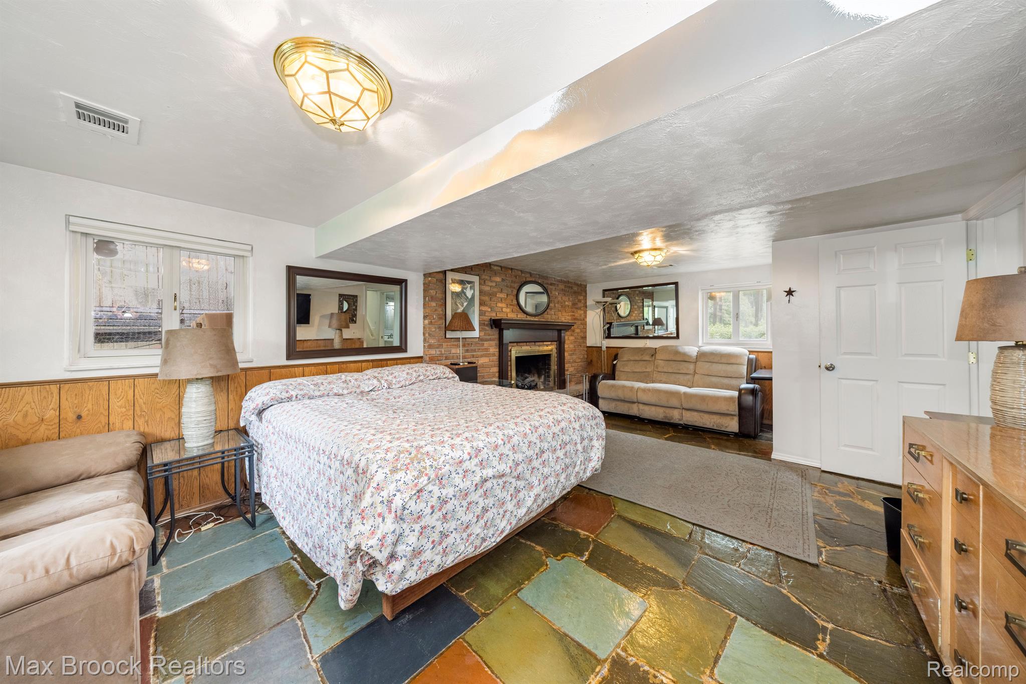 6815 BROCKHURST Boulevard