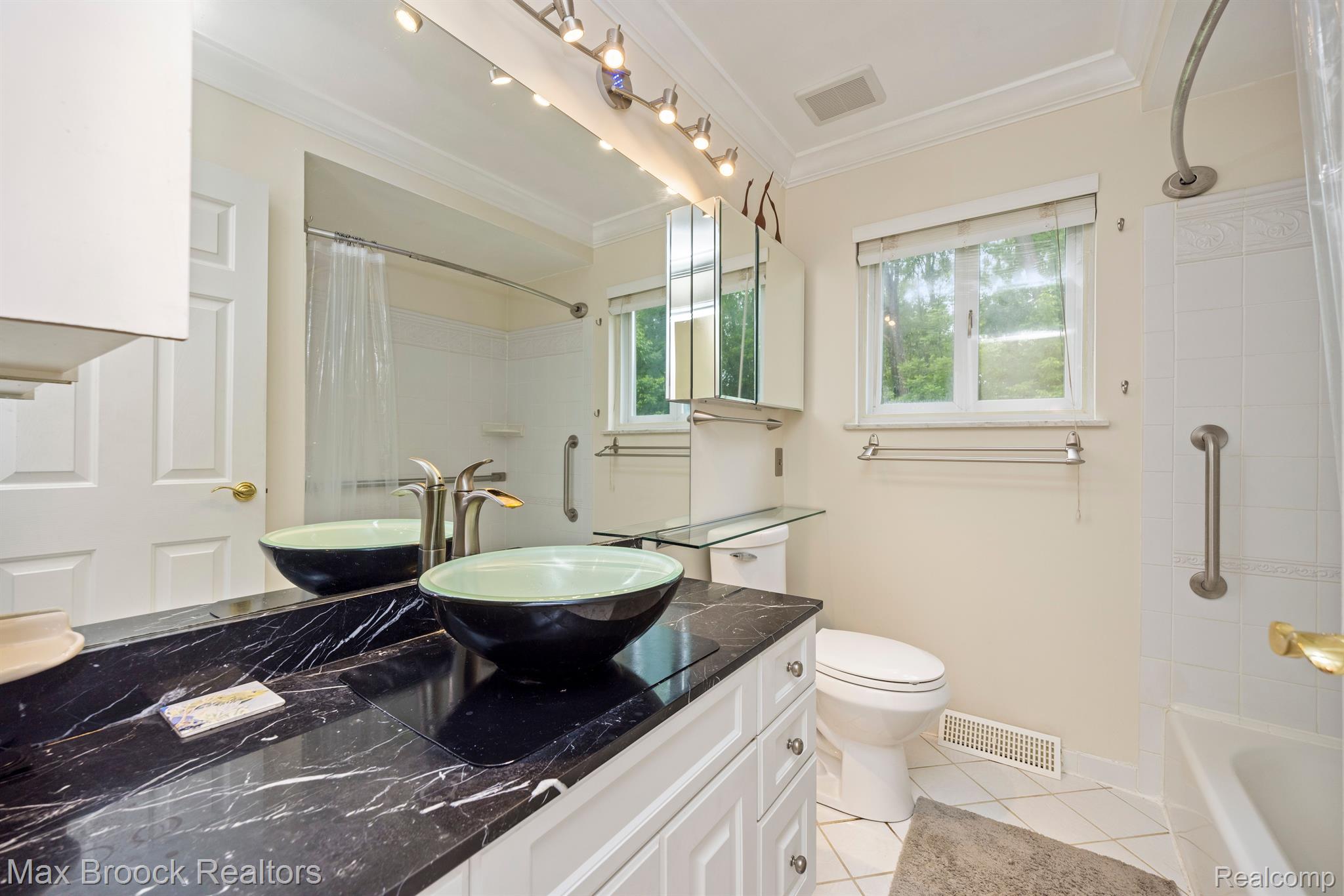 6815 BROCKHURST Boulevard