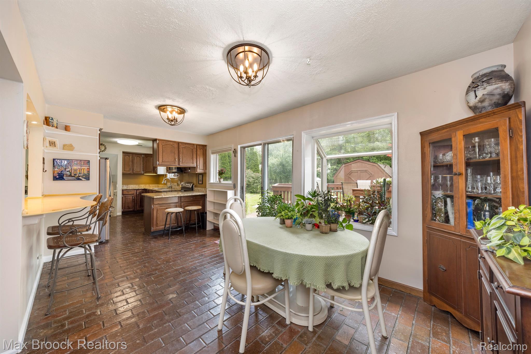 6815 BROCKHURST Boulevard