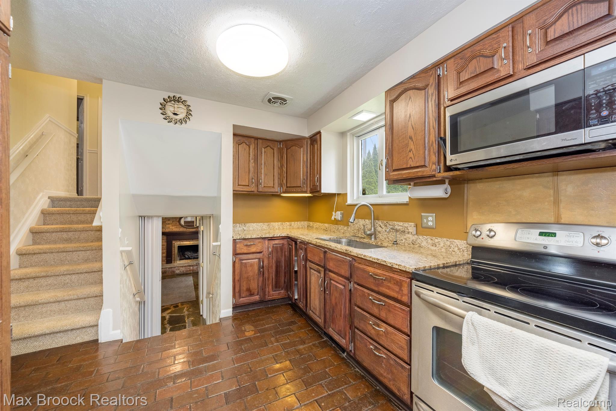 6815 BROCKHURST Boulevard