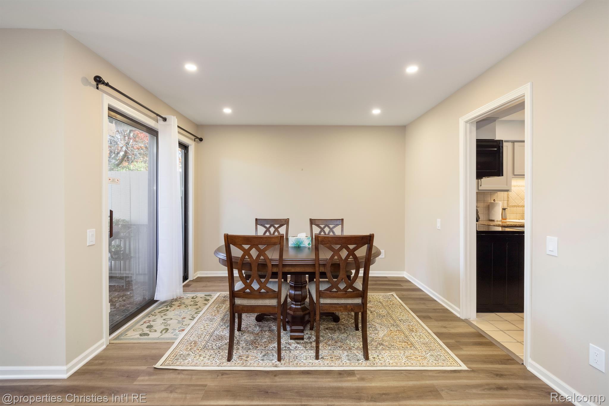 1117 IVYGLEN Circle