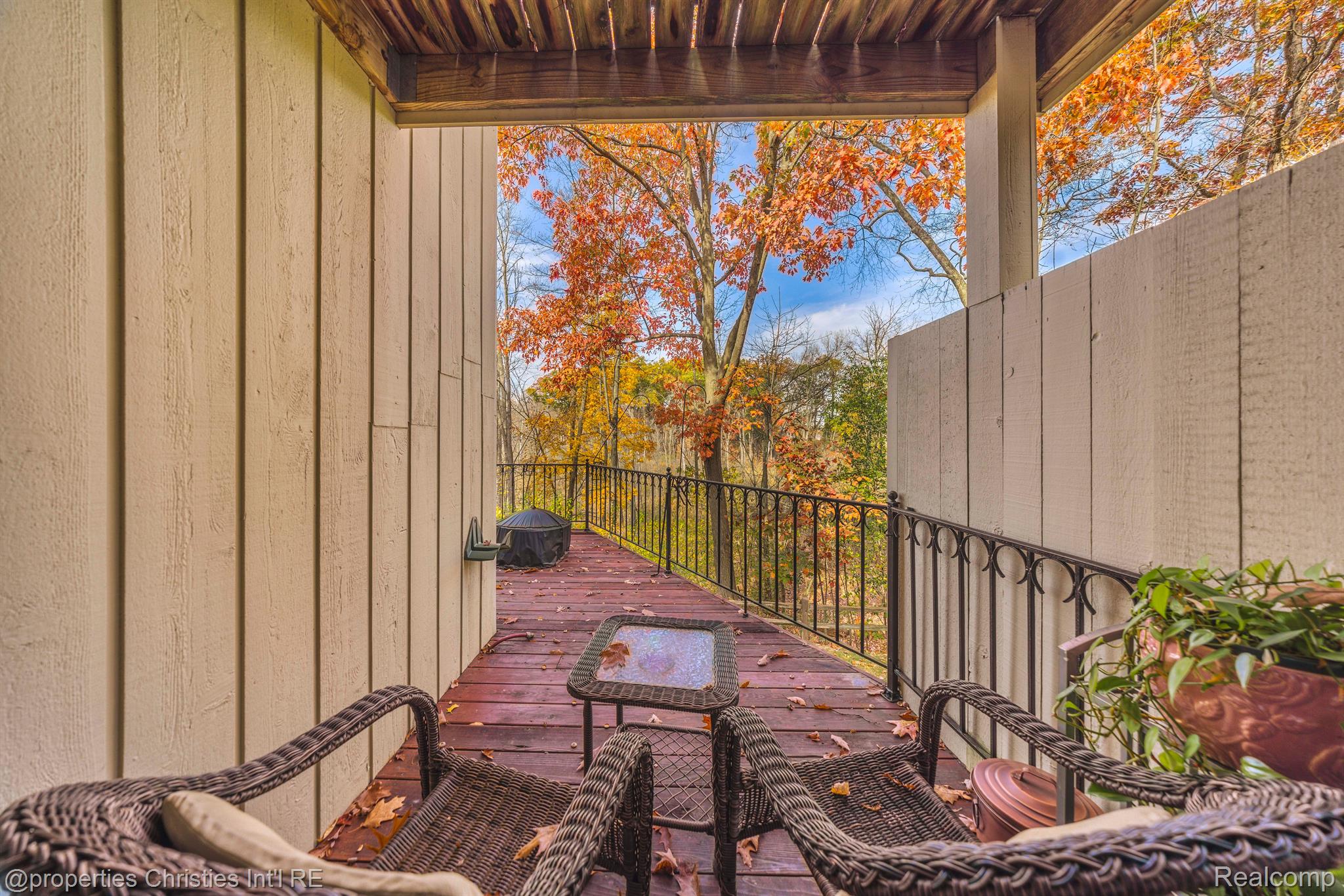 1117 IVYGLEN Circle
