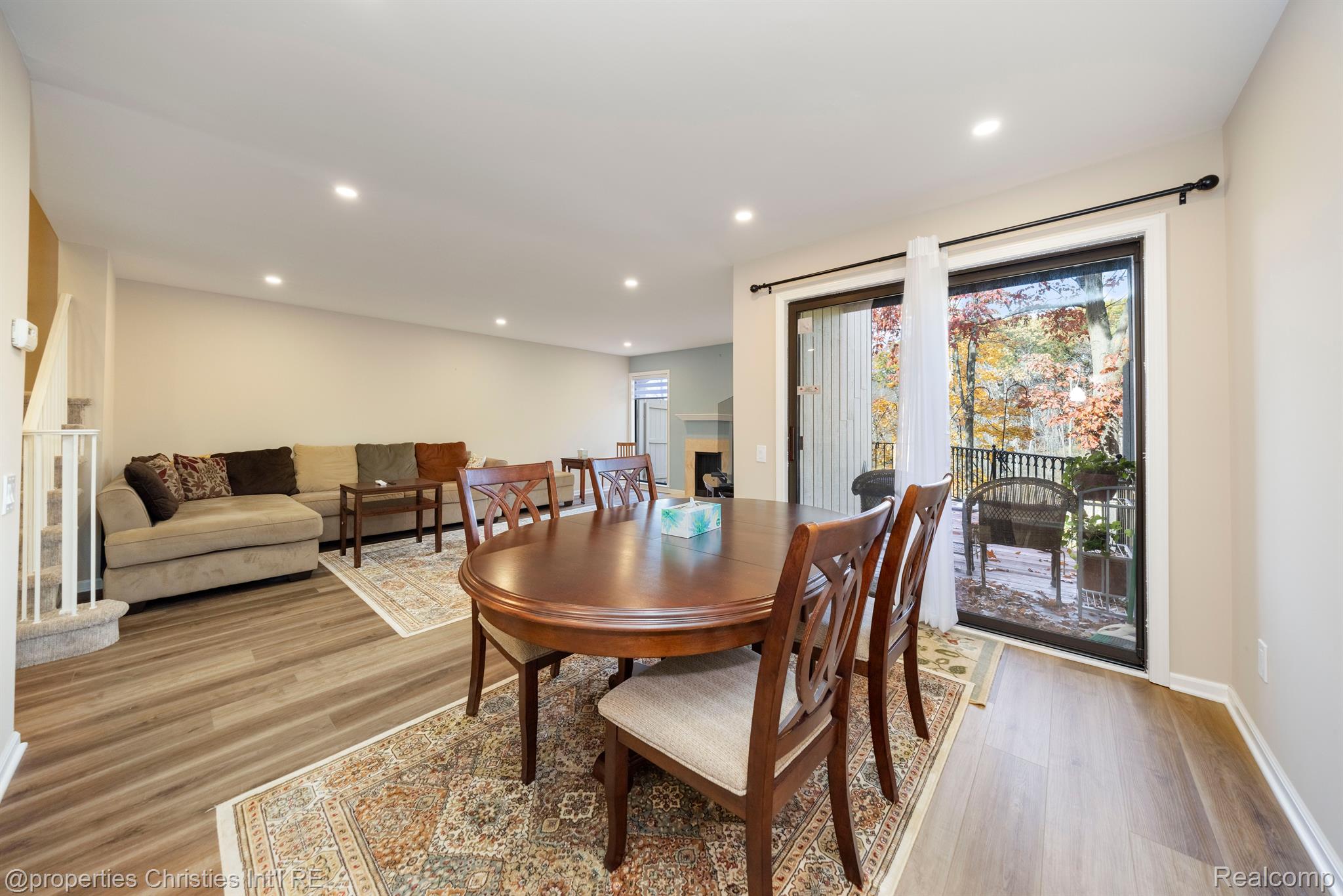 1117 IVYGLEN Circle