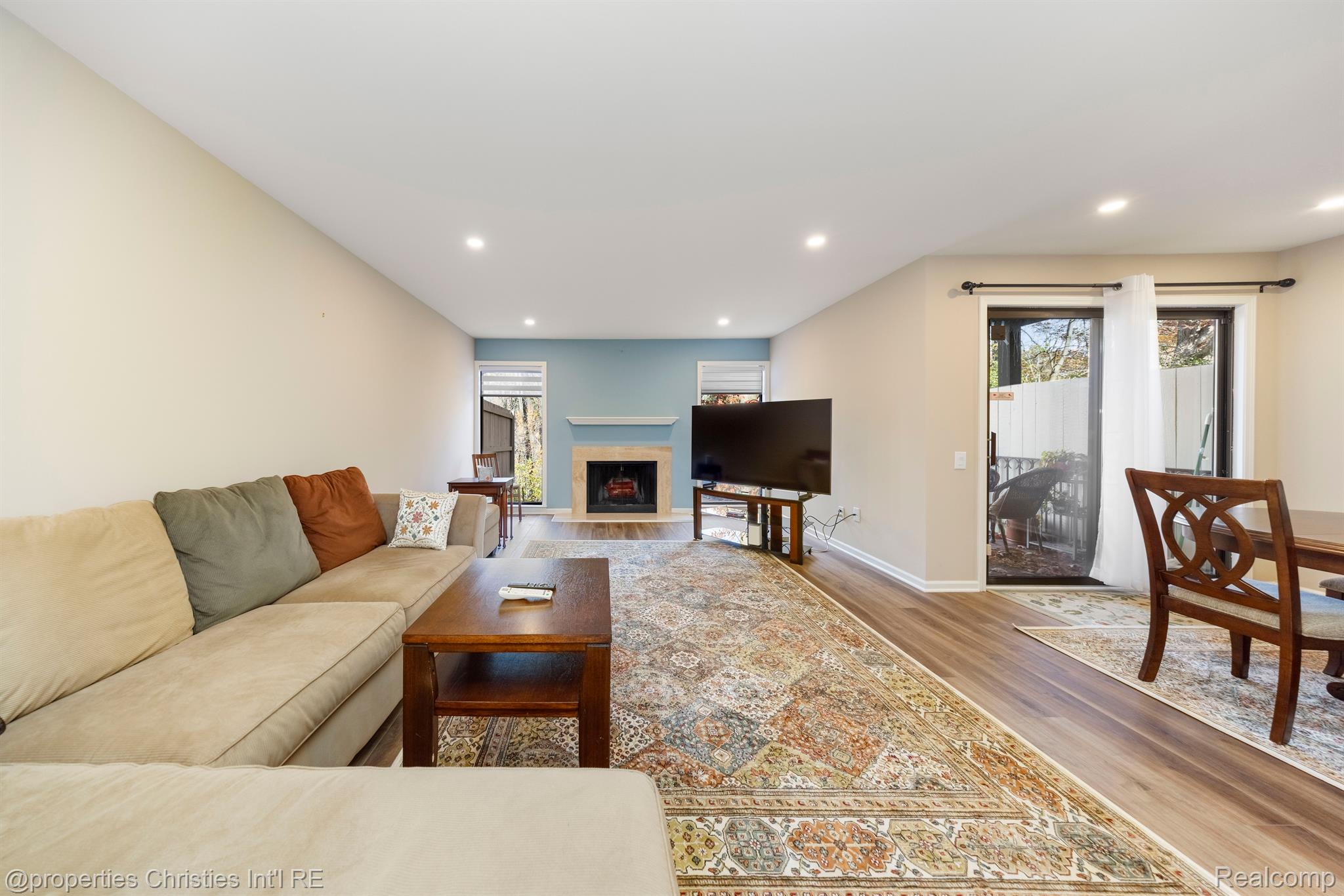 1117 IVYGLEN Circle