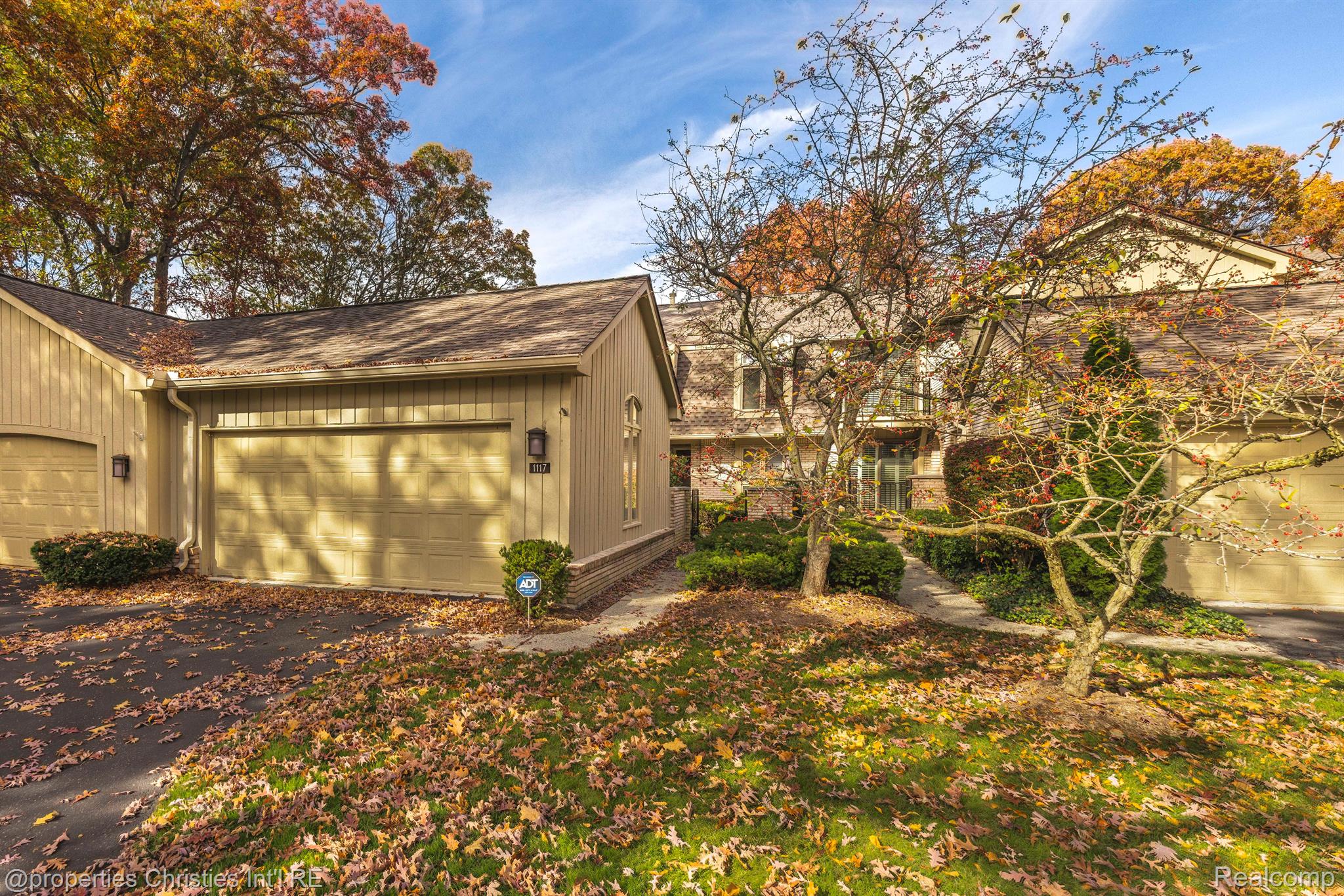 1117 IVYGLEN Circle