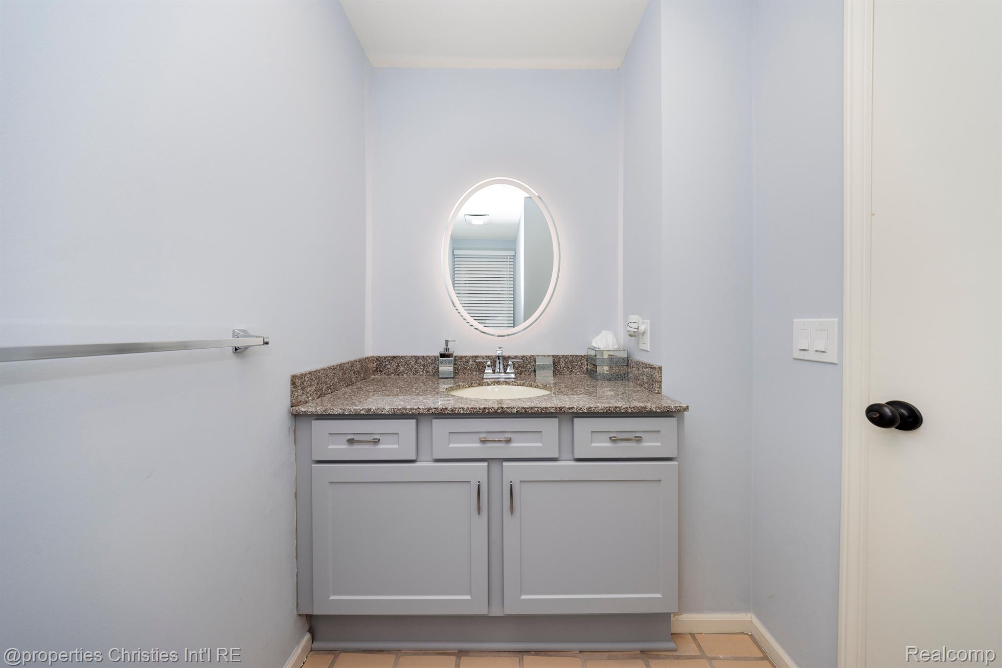 1117 IVYGLEN Circle