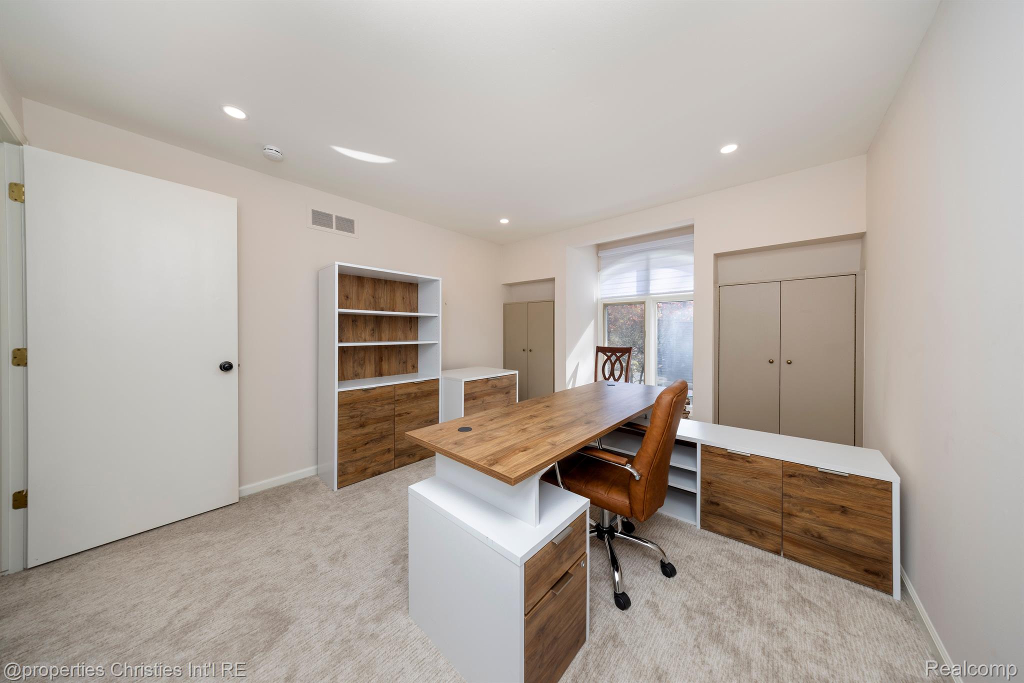 1117 IVYGLEN Circle