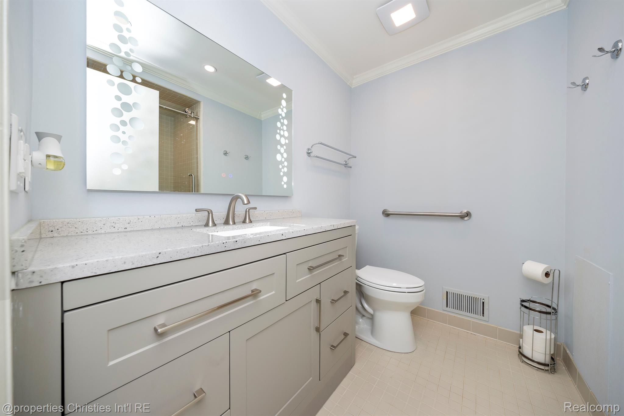 1117 IVYGLEN Circle