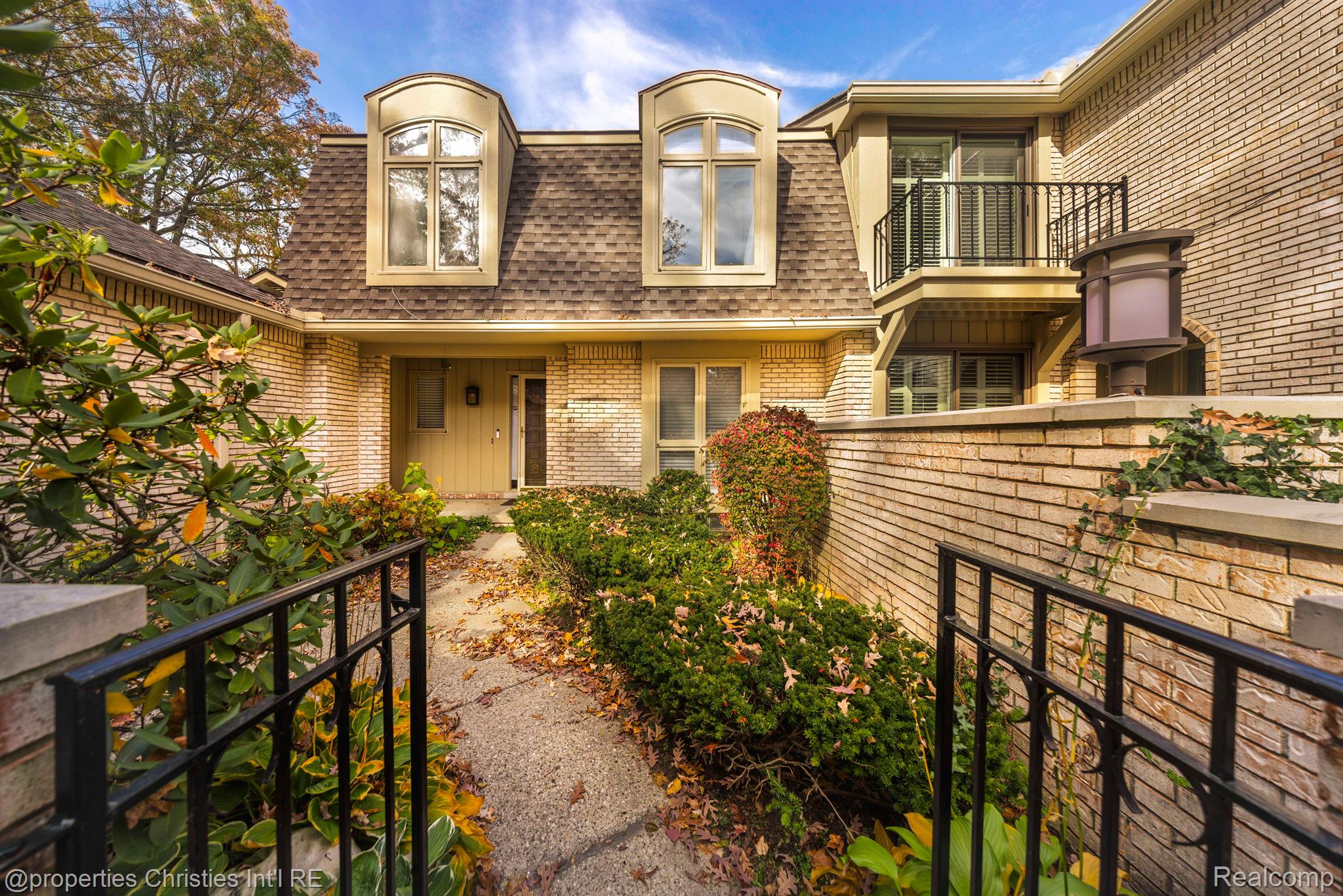 1117 IVYGLEN Circle