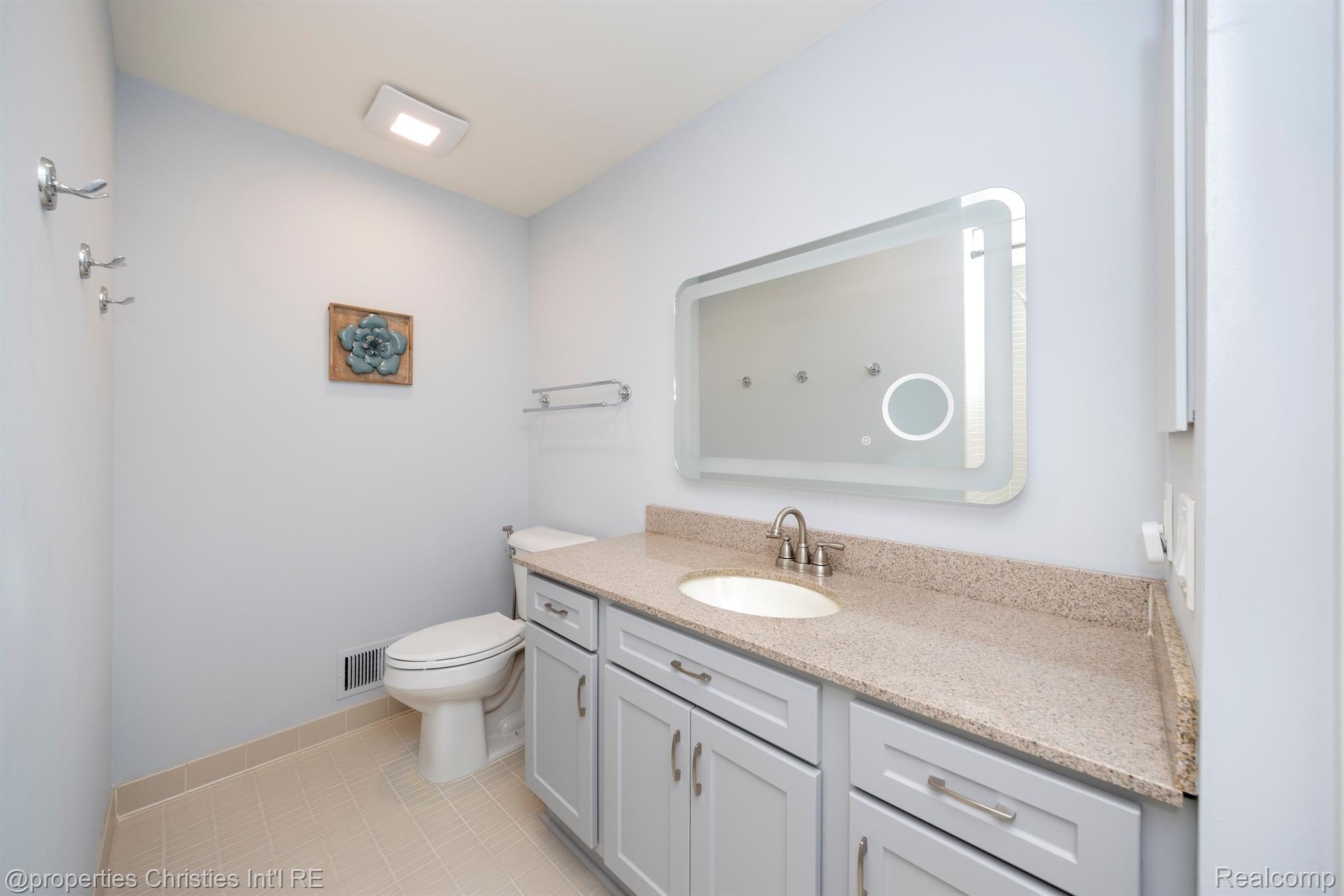 1117 IVYGLEN Circle