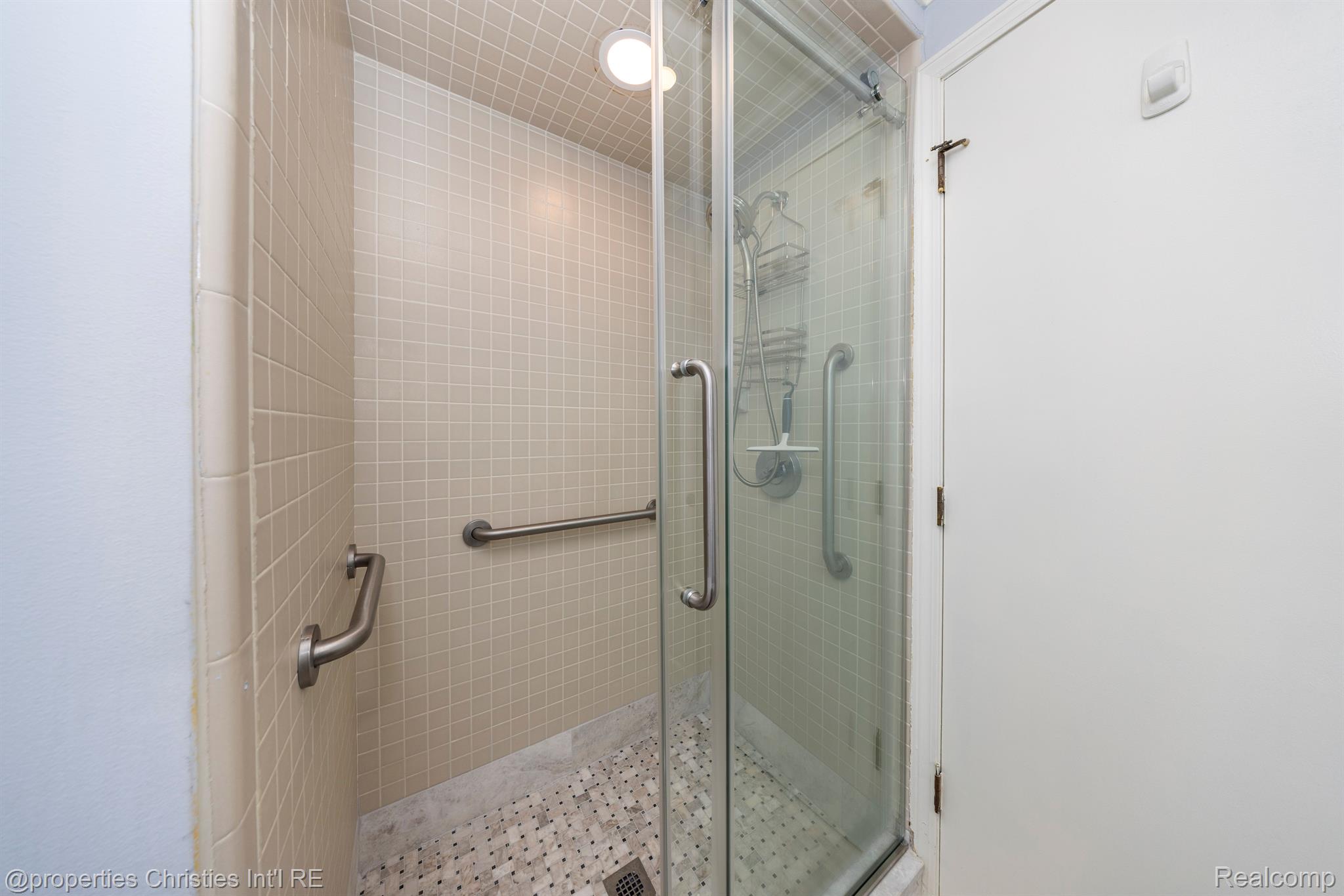 1117 IVYGLEN Circle