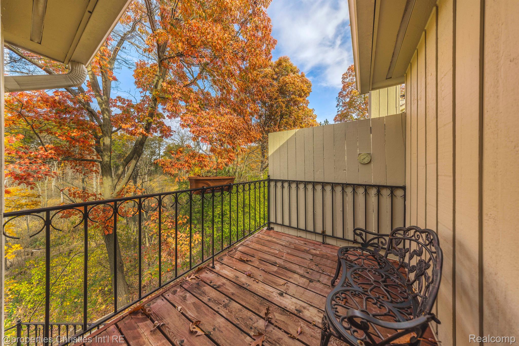 1117 IVYGLEN Circle