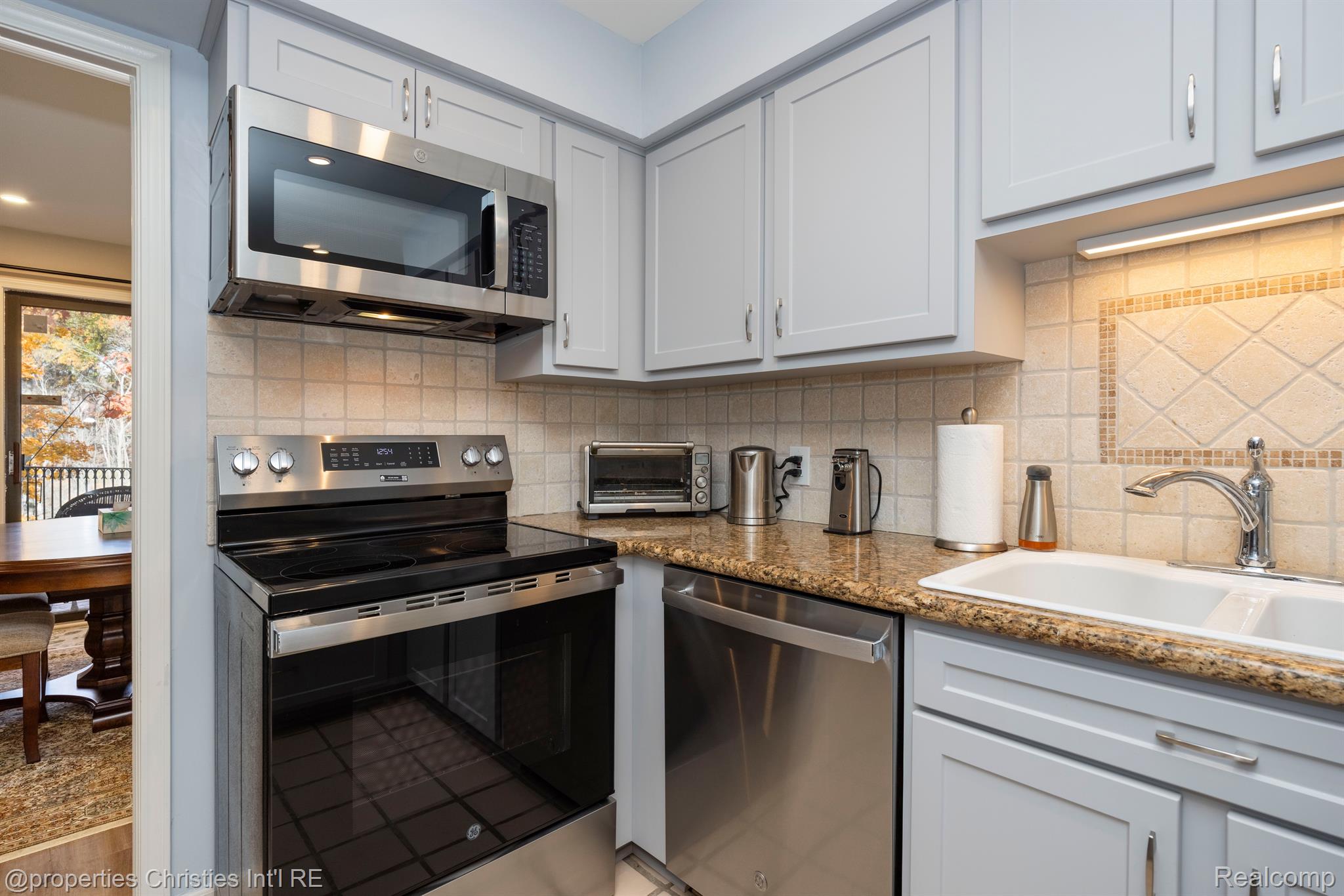 1117 IVYGLEN Circle