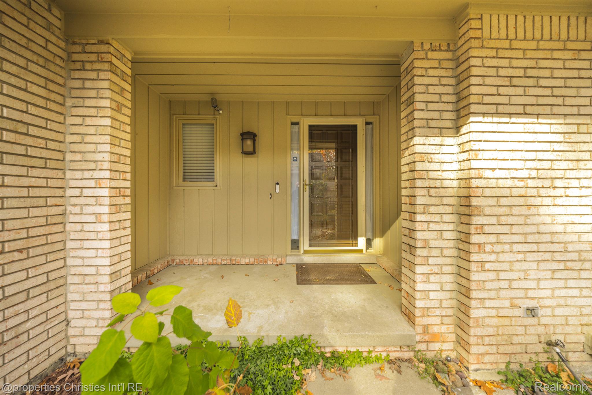 1117 IVYGLEN Circle