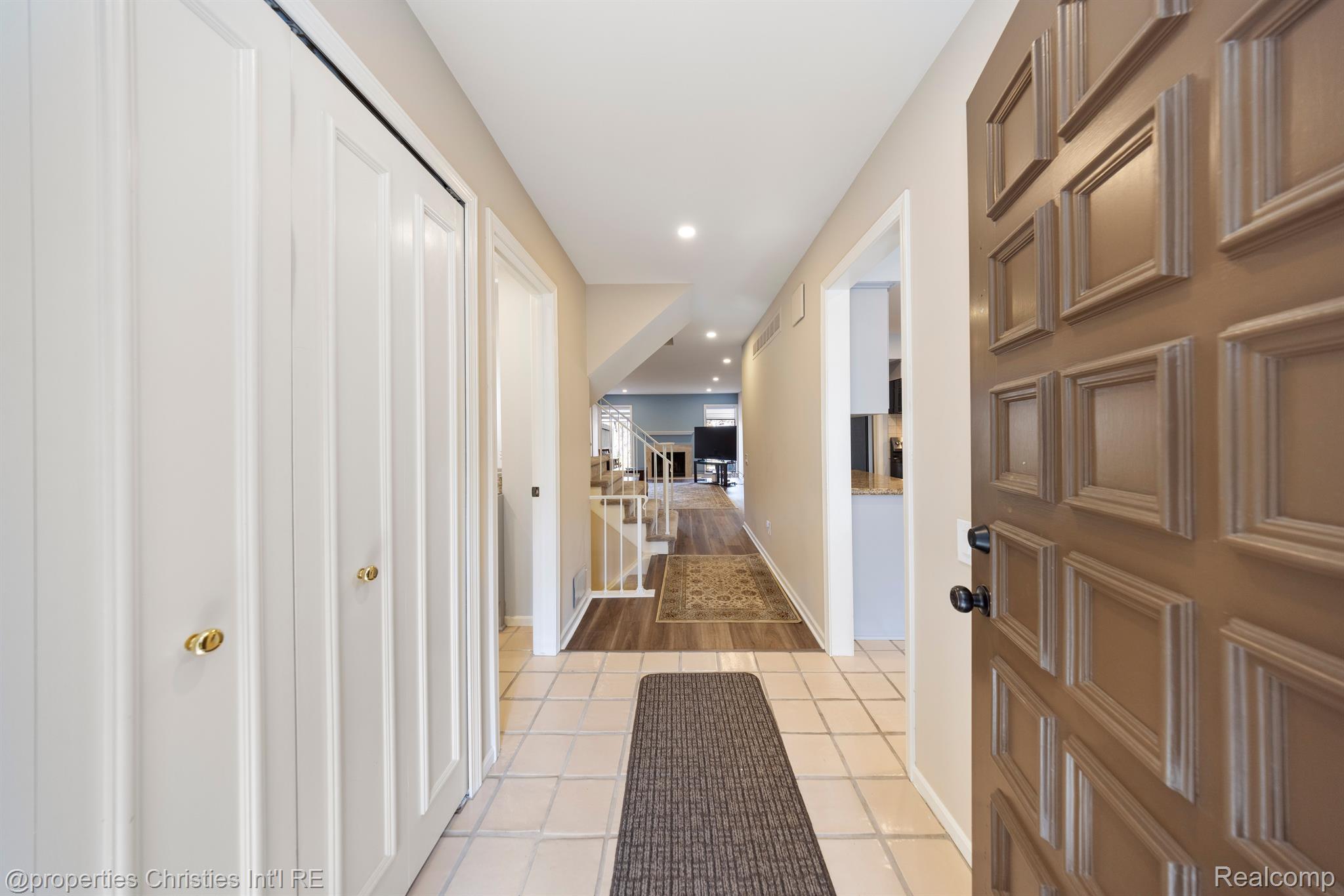 1117 IVYGLEN Circle