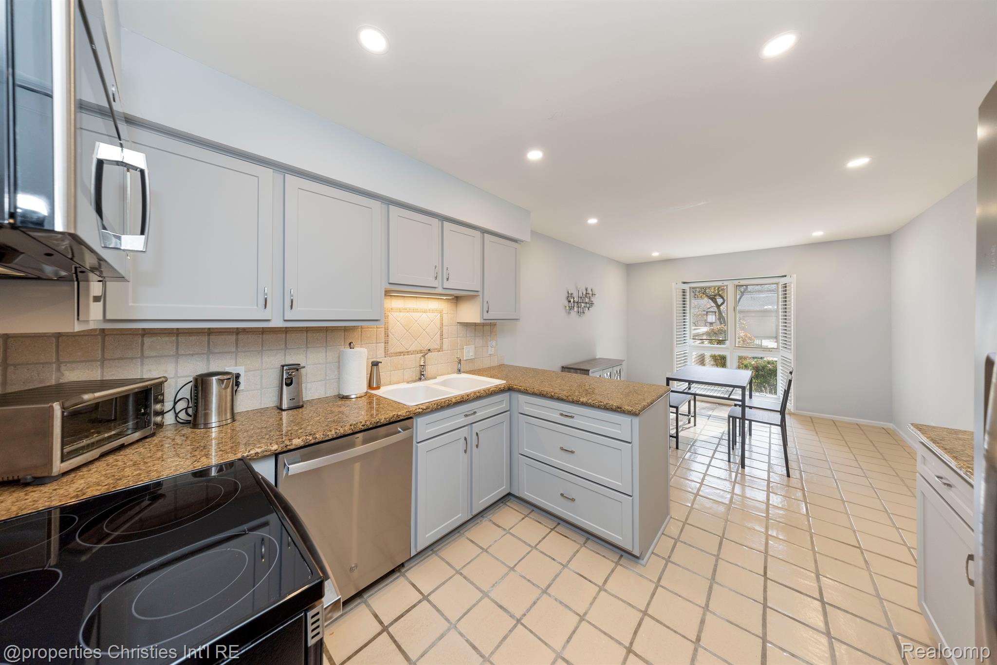 1117 IVYGLEN Circle