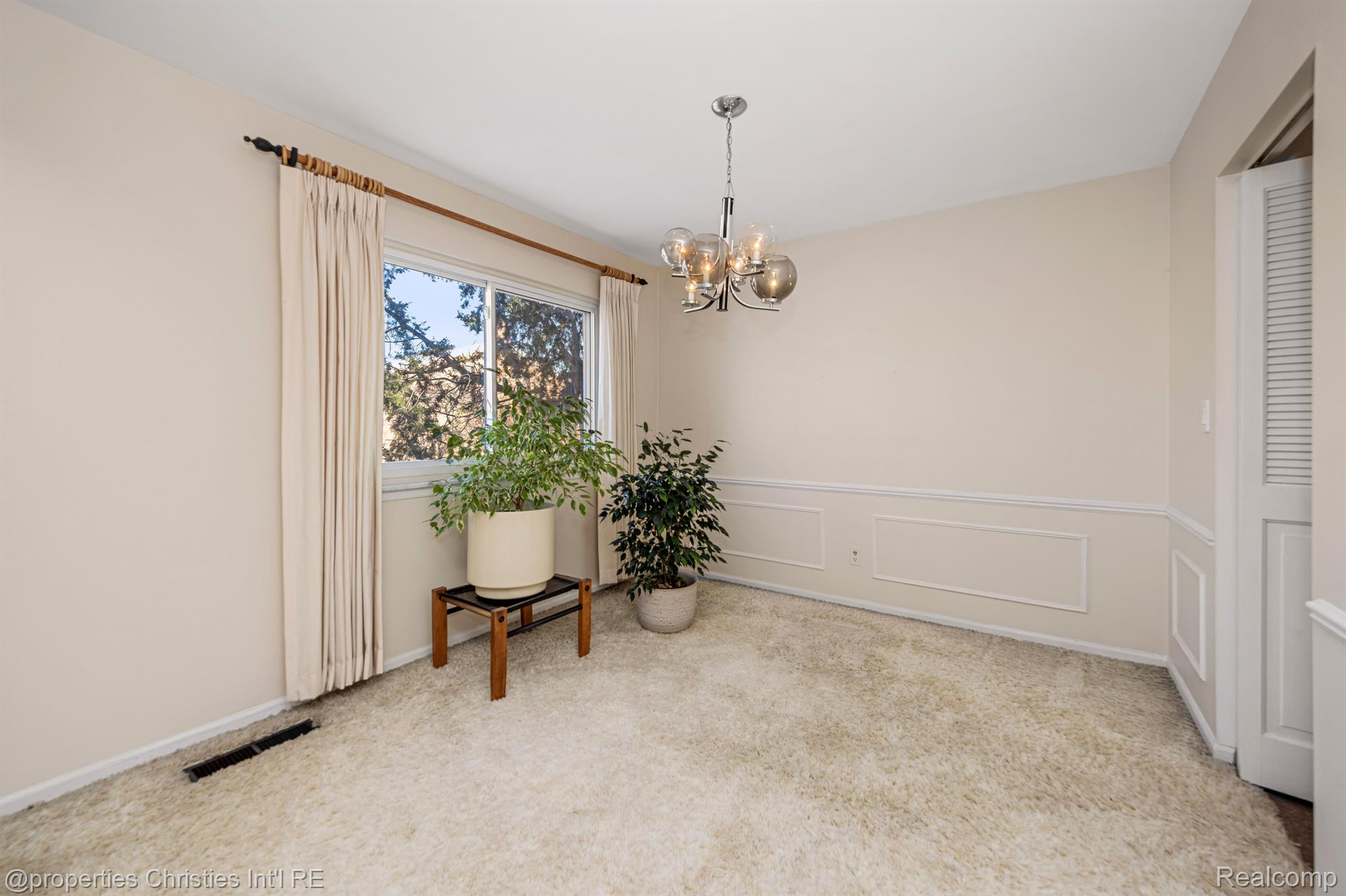 801 W LONG LAKE Road C3