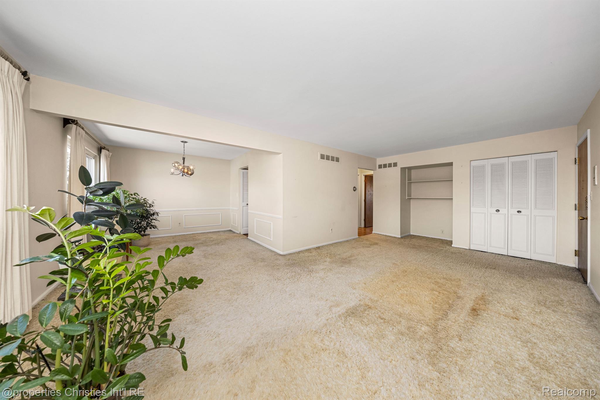 801 W LONG LAKE Road C3