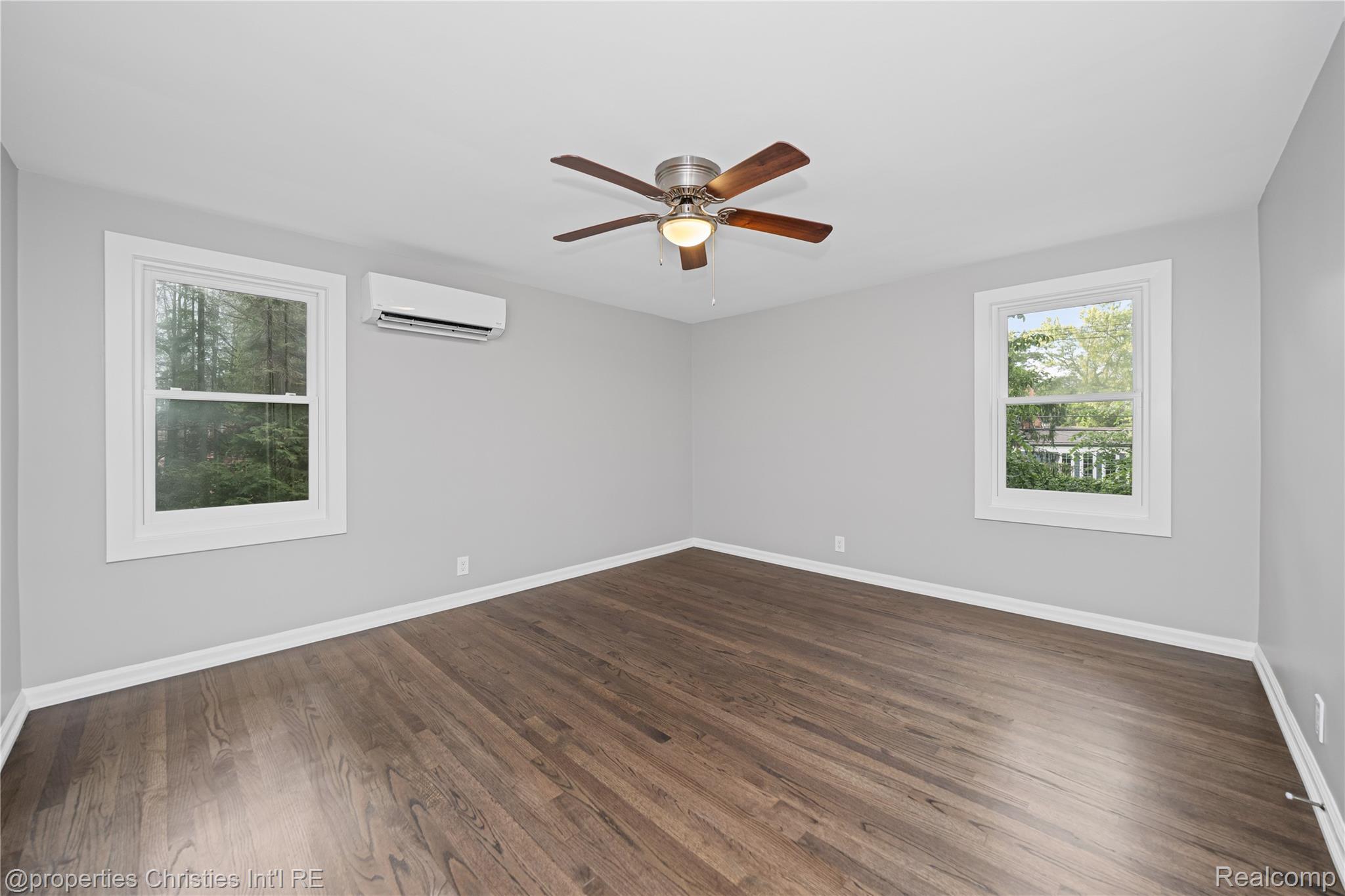 1054 Saxon Drive