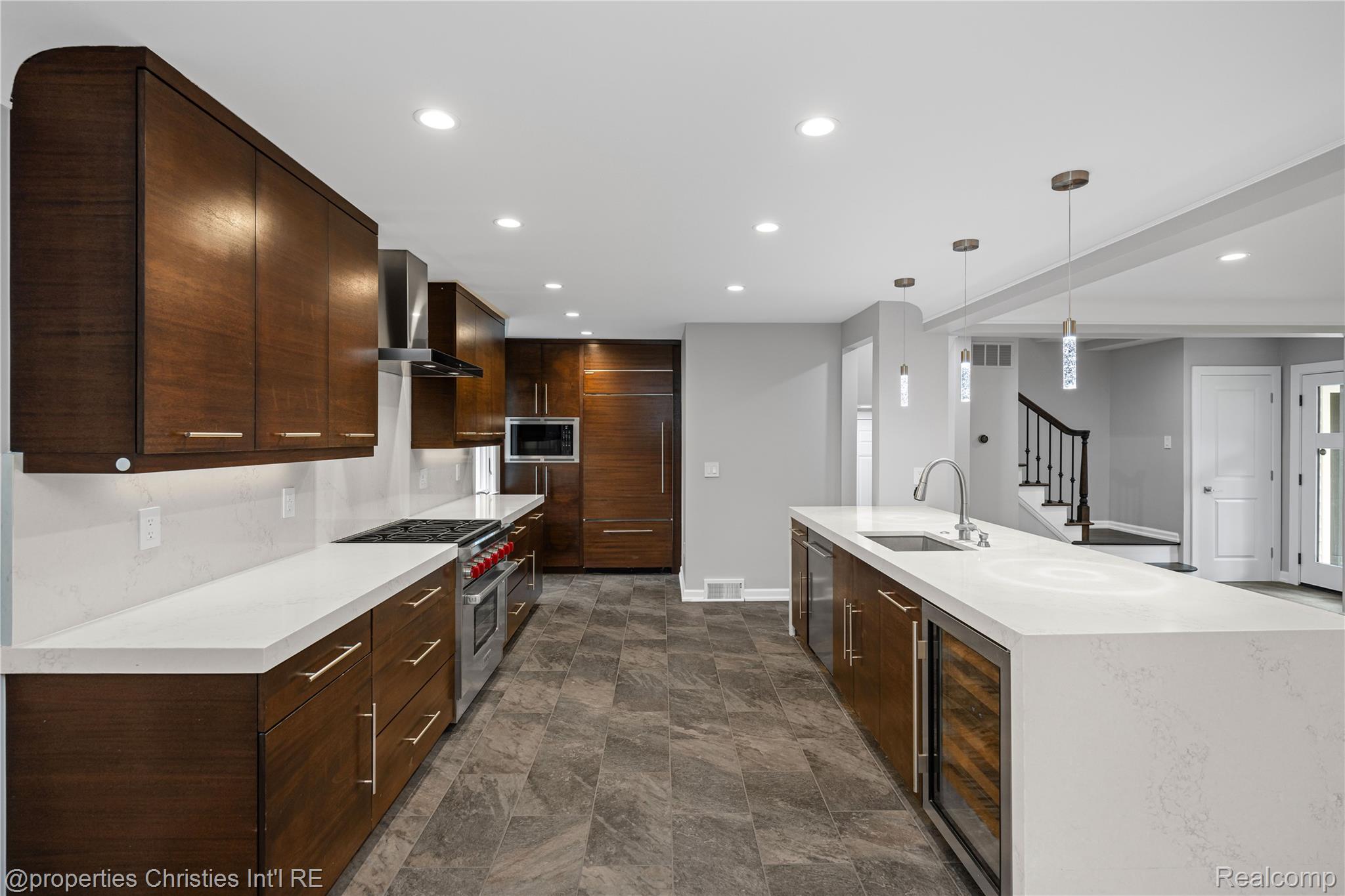 1054 Saxon Drive