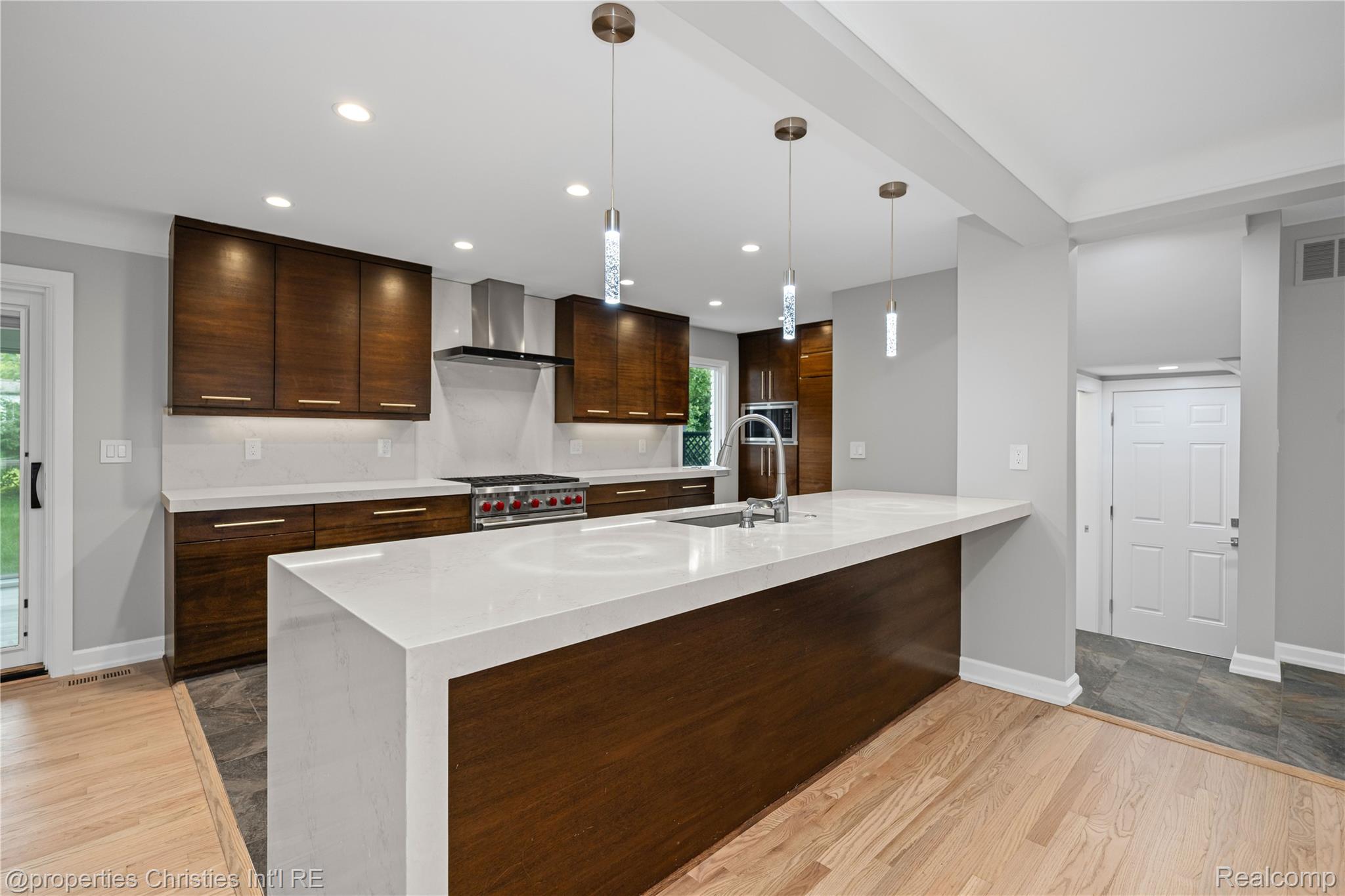 1054 Saxon Drive