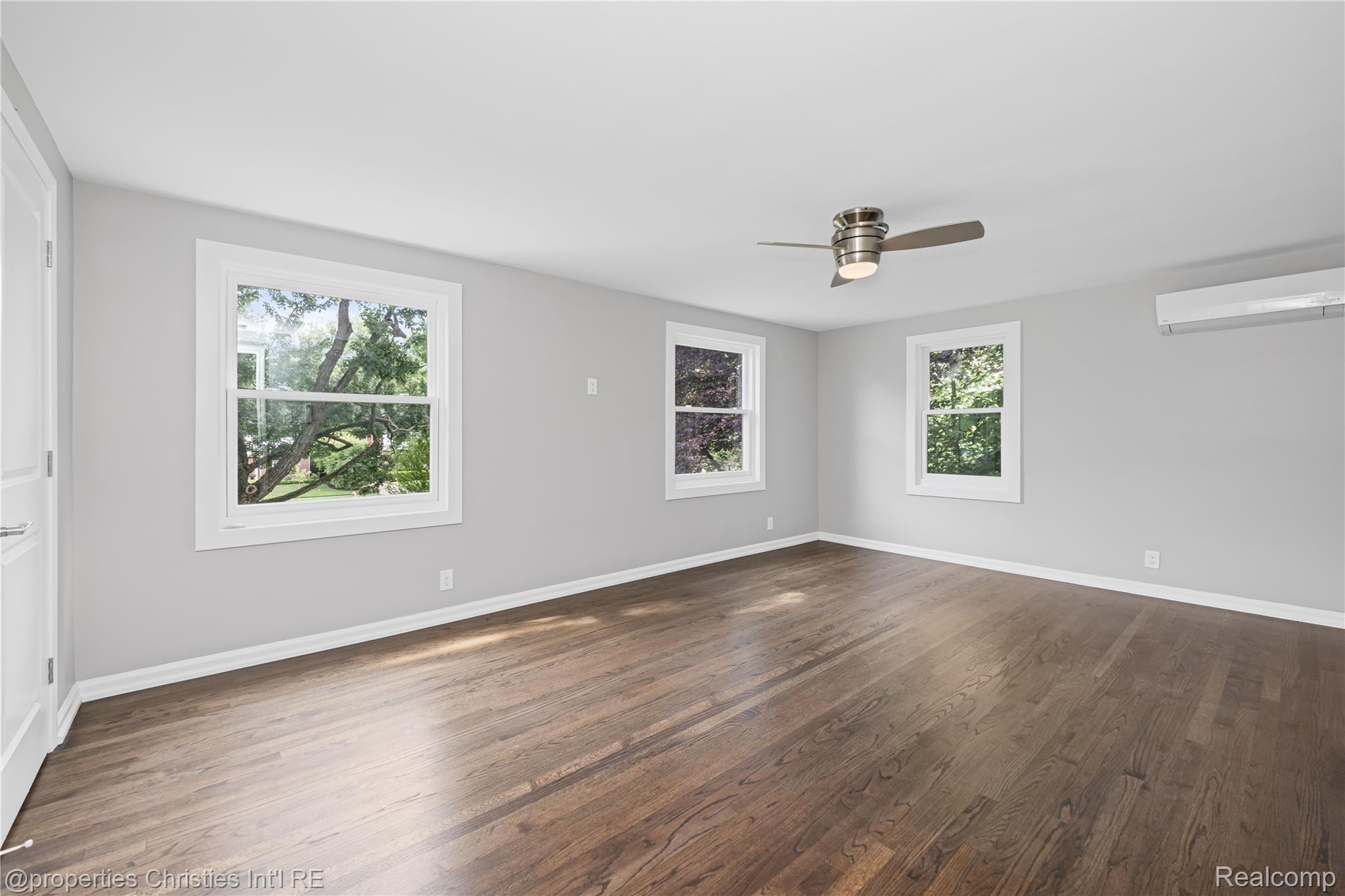 1054 Saxon Drive