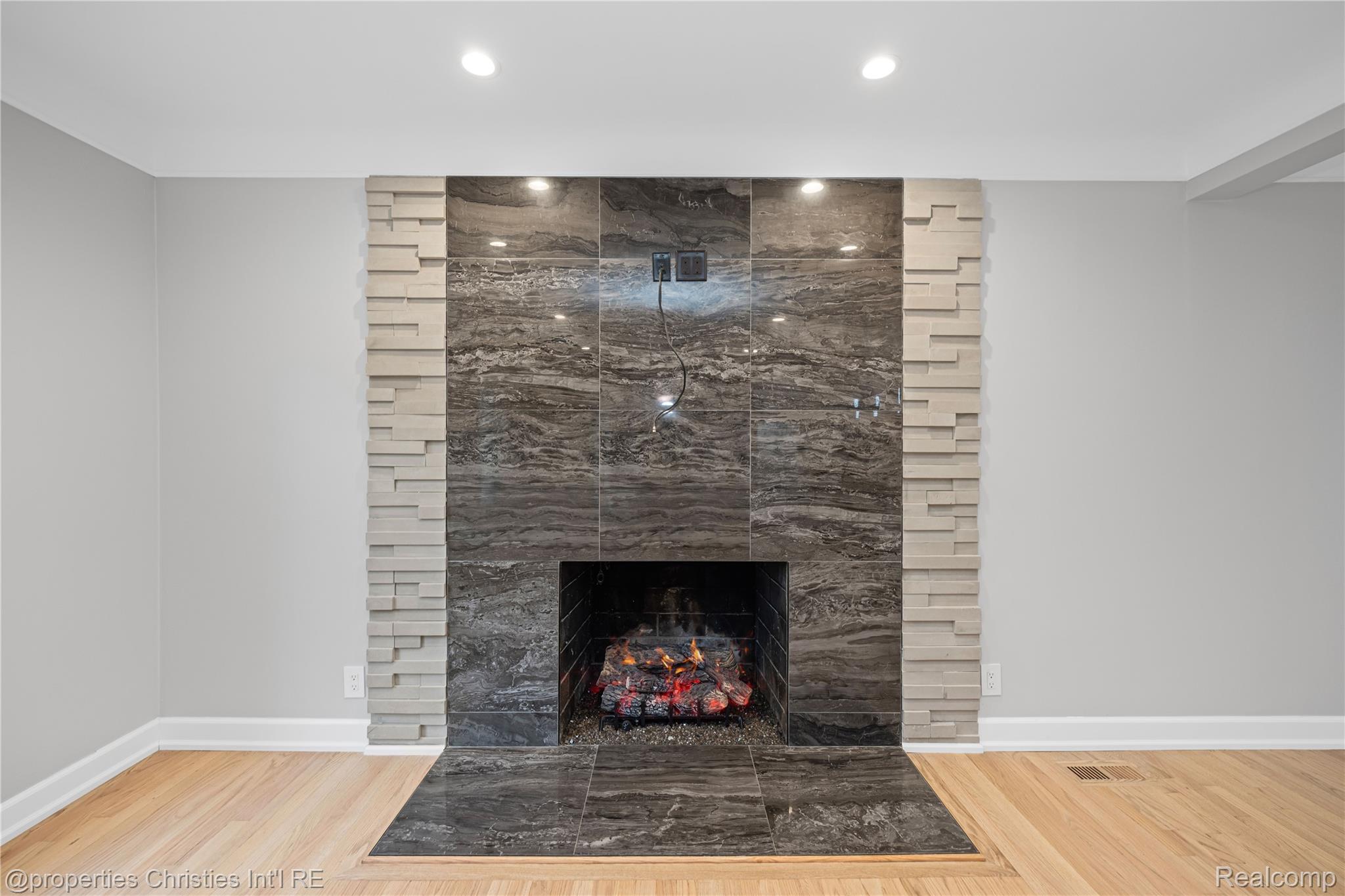 1054 Saxon Drive