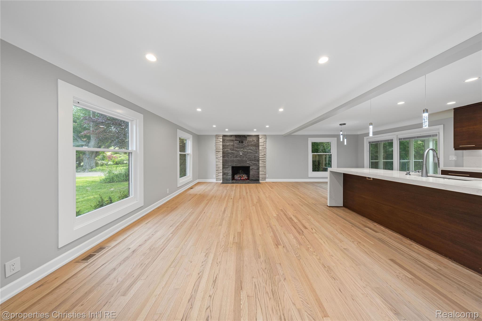 1054 Saxon Drive