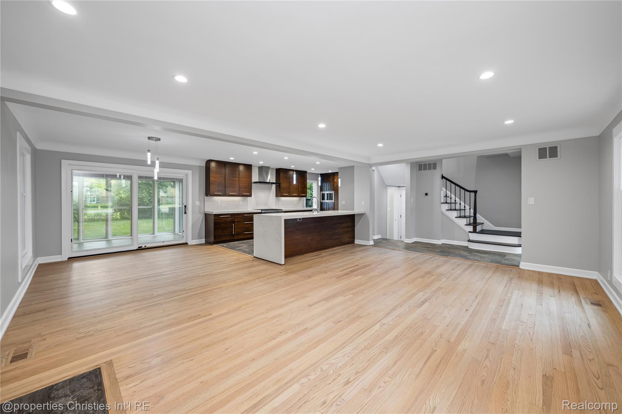 1054 Saxon Drive