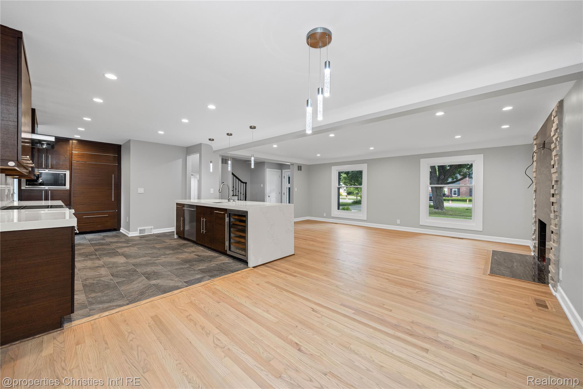 1054 Saxon Drive