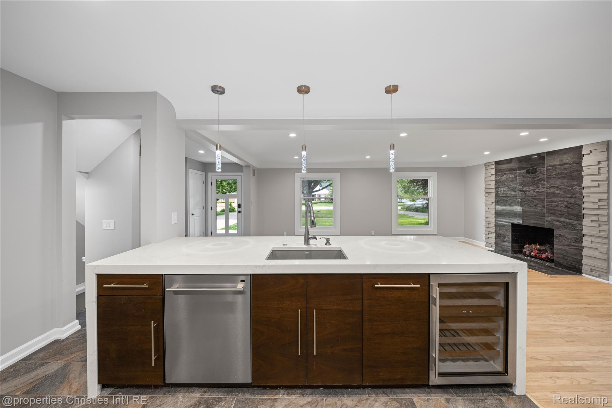 1054 Saxon Drive