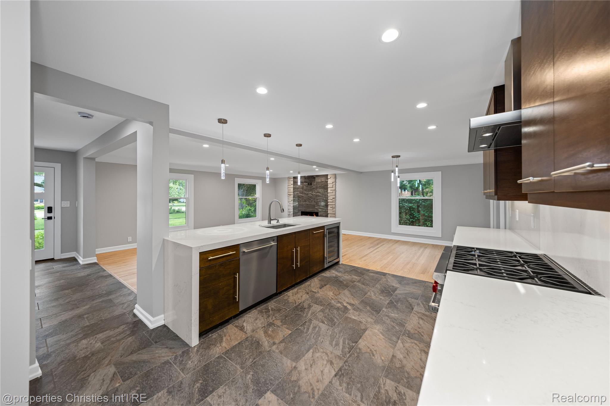 1054 Saxon Drive