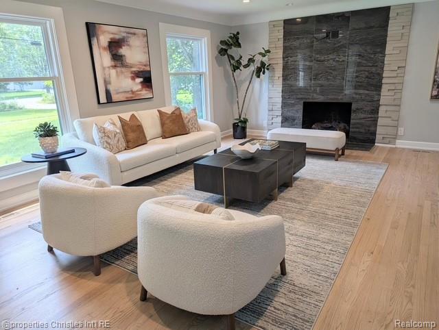 1054 Saxon Drive