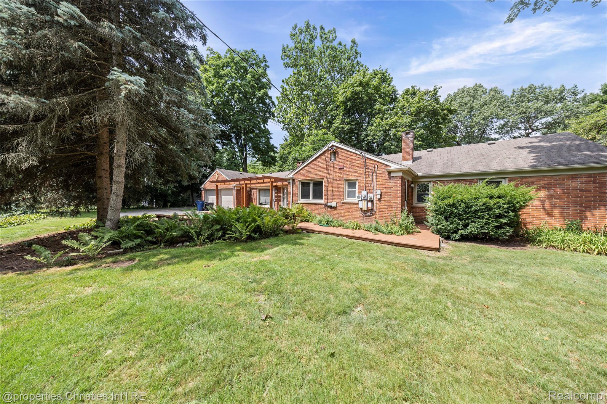 6391 Wing Lake Road