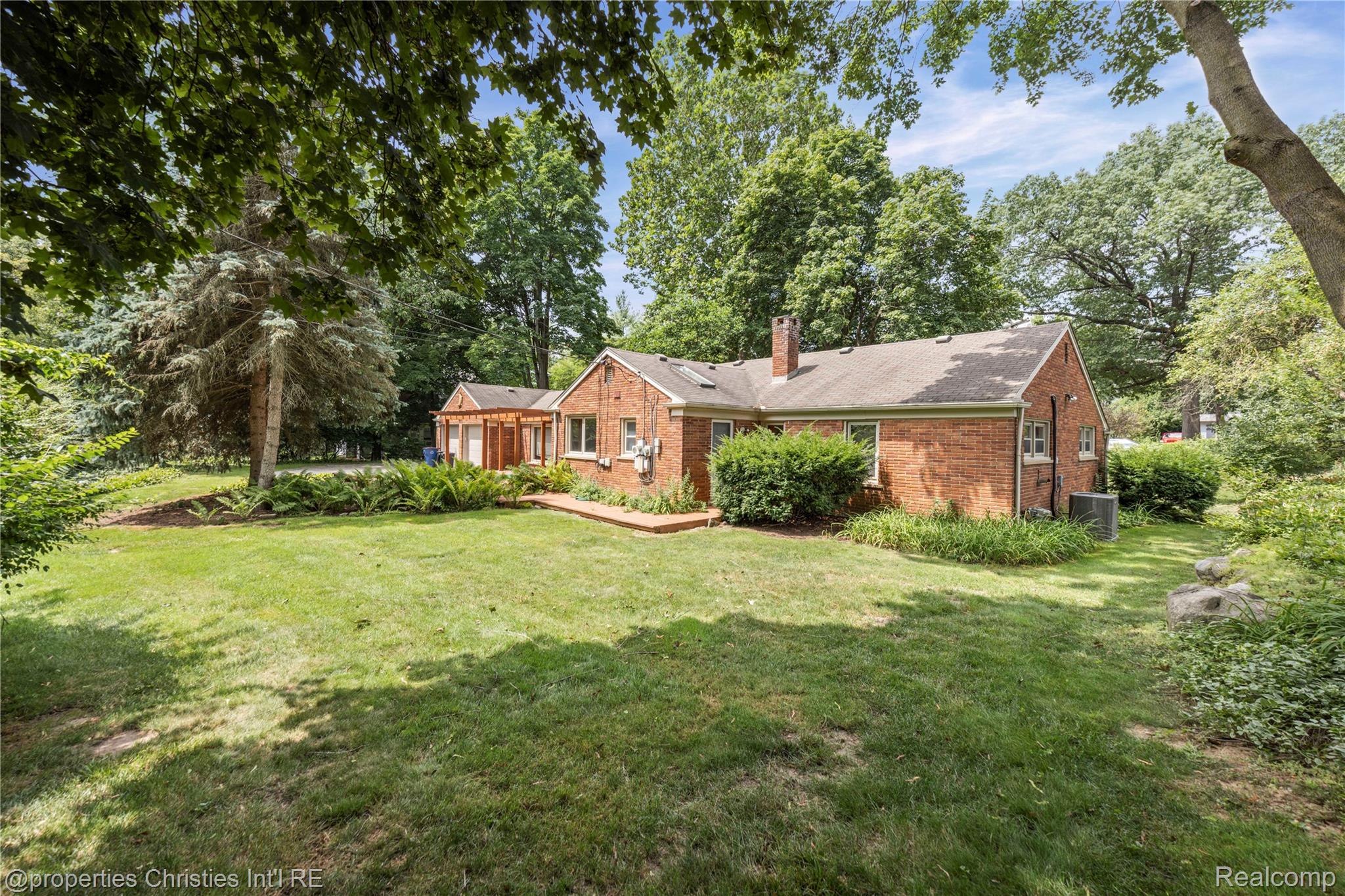 6391 Wing Lake Road