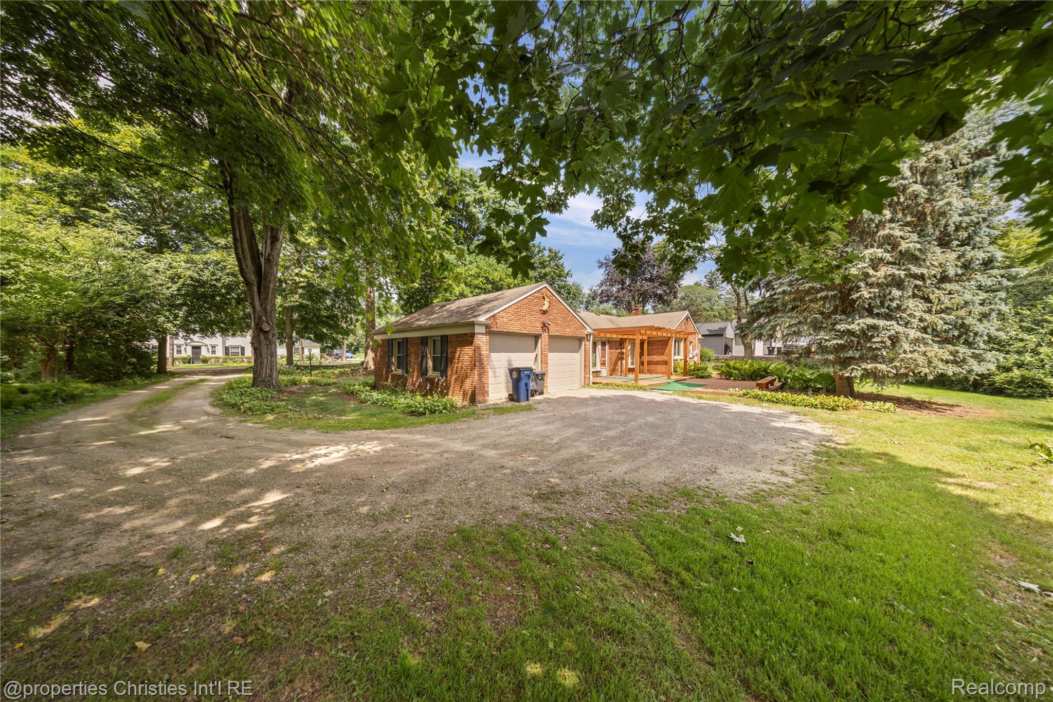 6391 Wing Lake Road