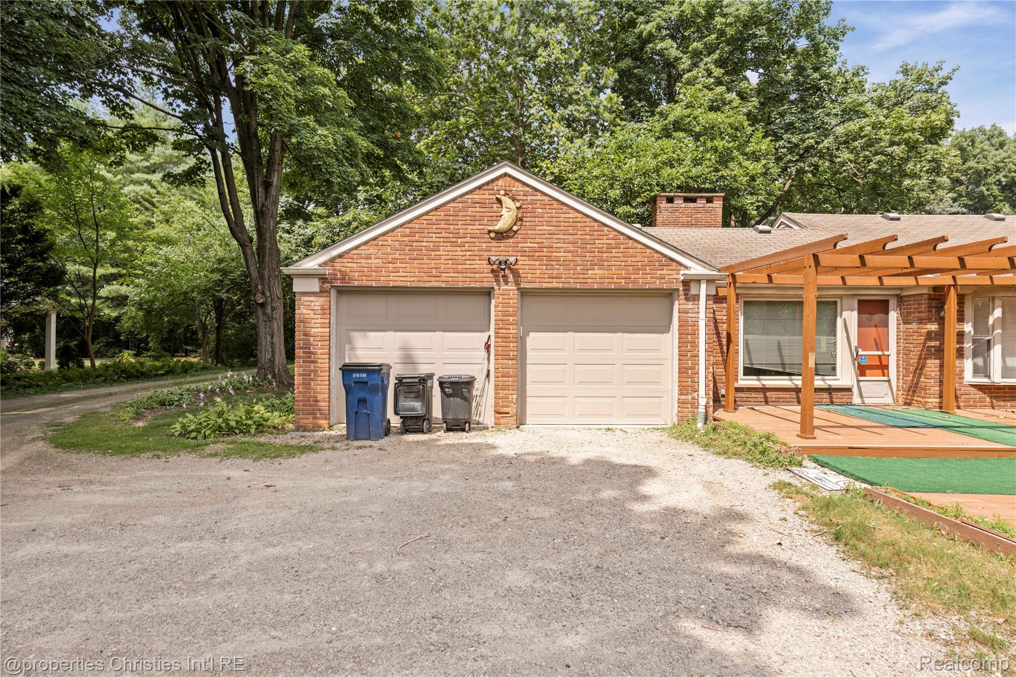 6391 Wing Lake Road