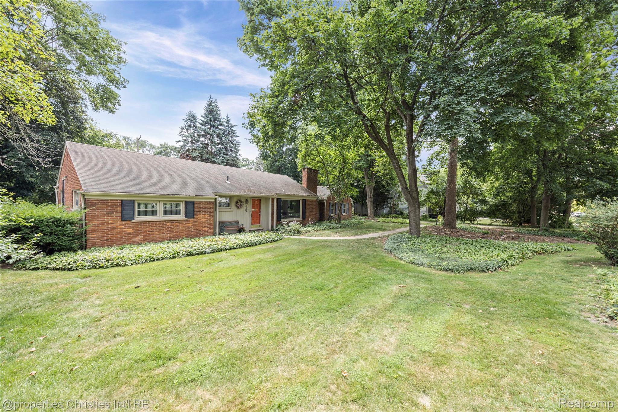 6391 Wing Lake Road