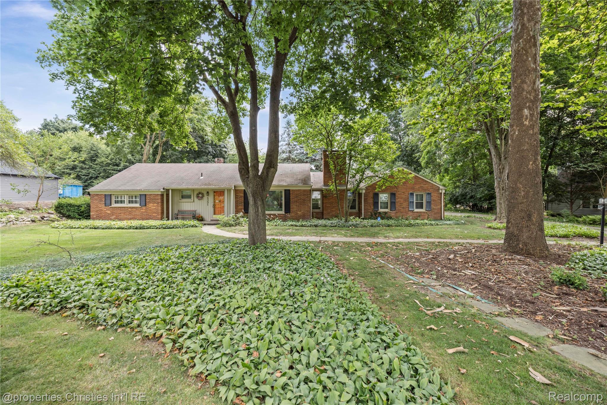 6391 Wing Lake Road