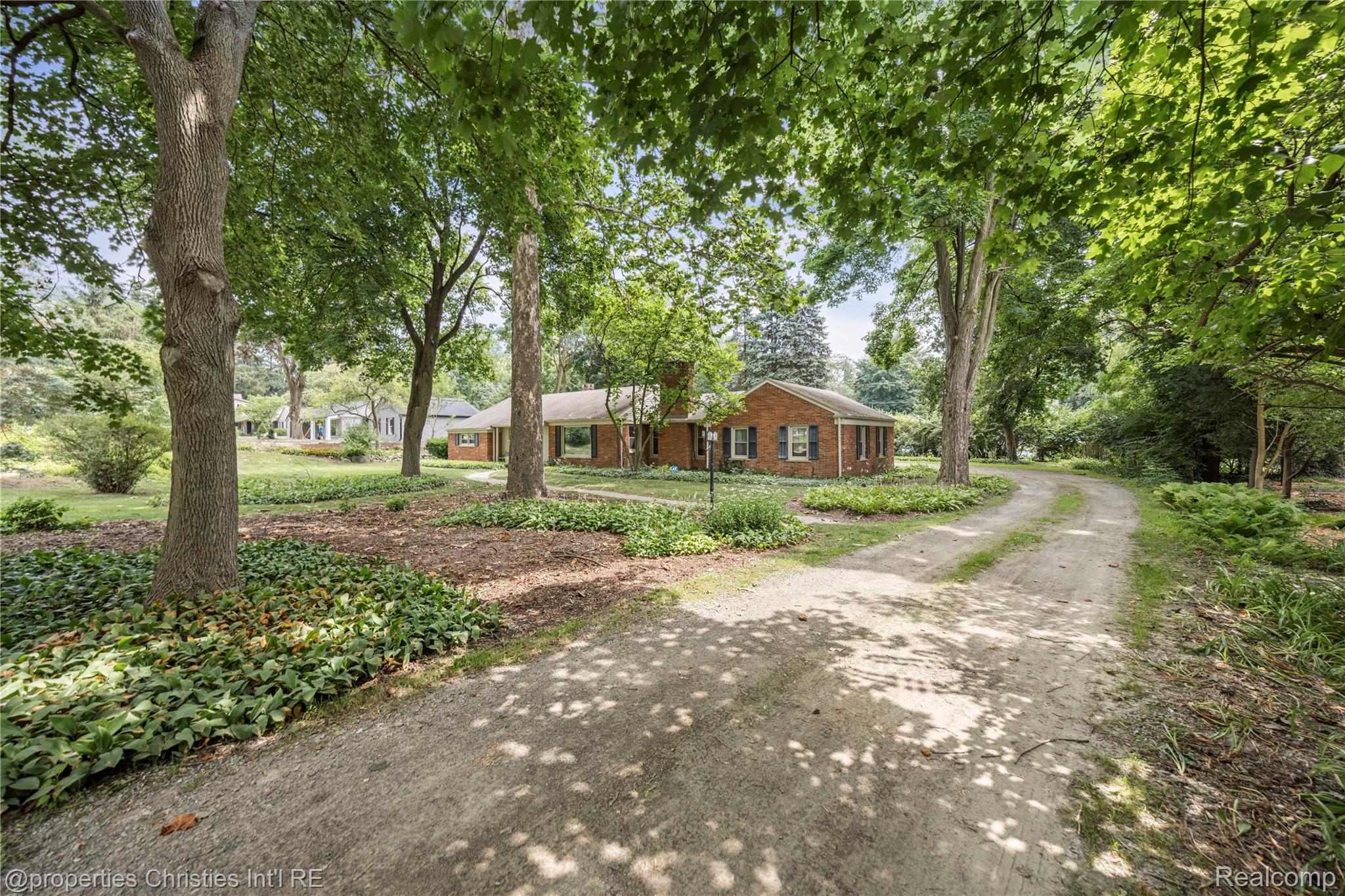 6391 Wing Lake Road