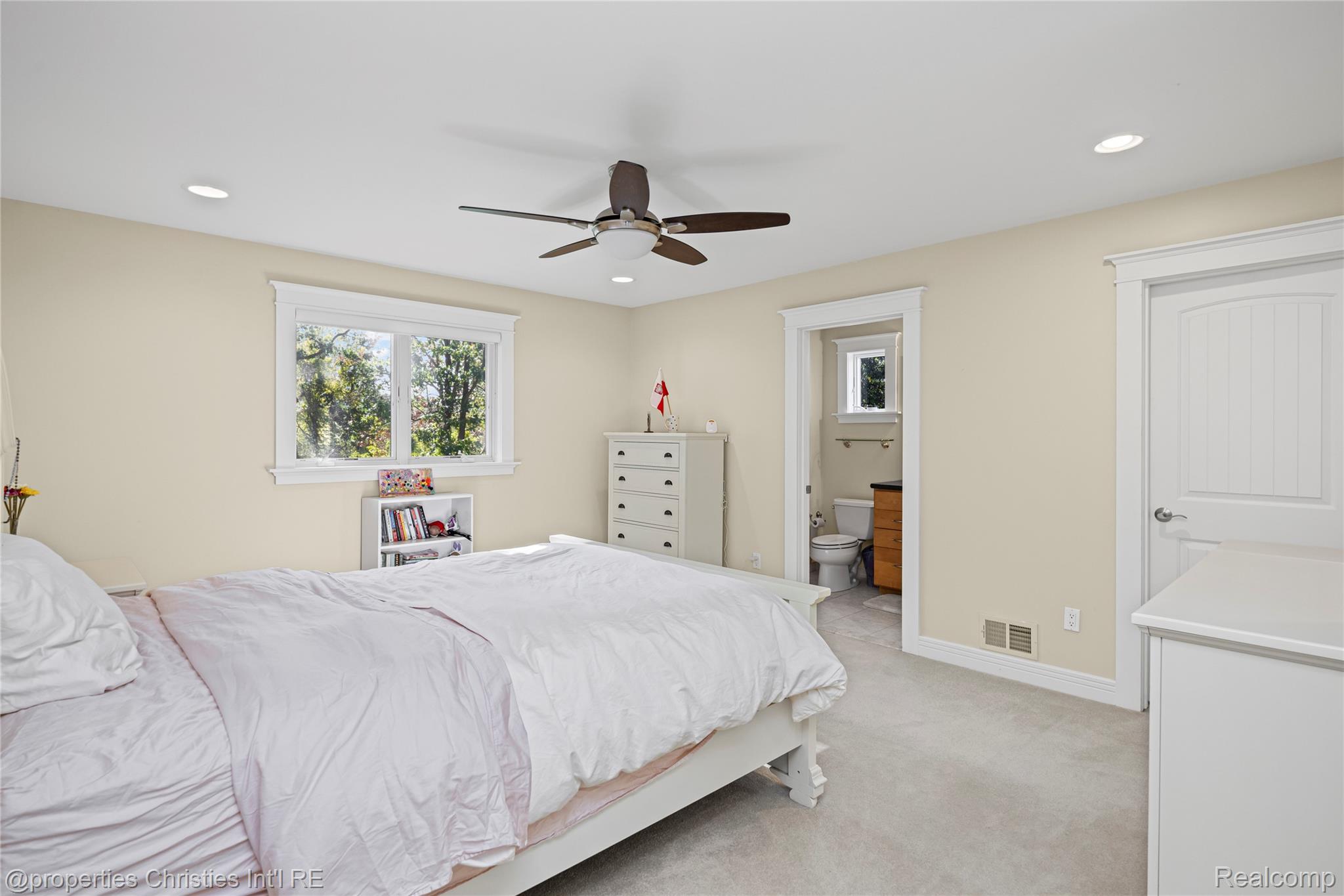 1010 Riverside Street