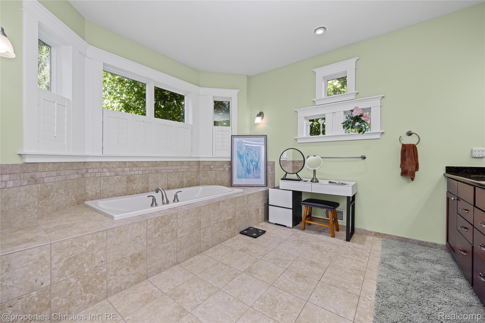 1010 Riverside Street