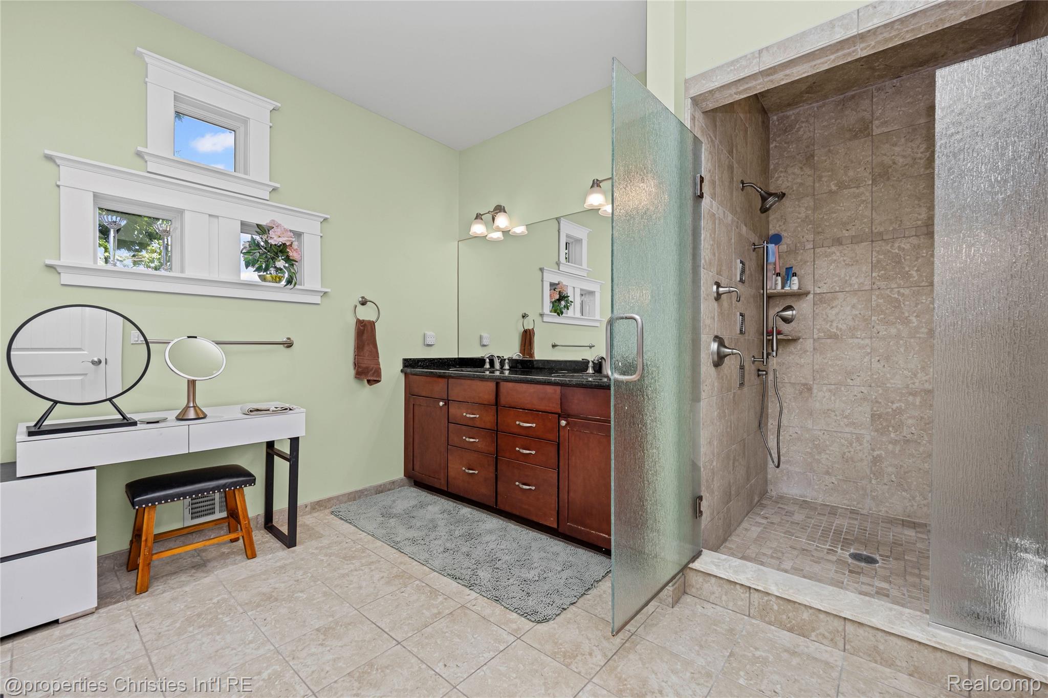 1010 Riverside Street