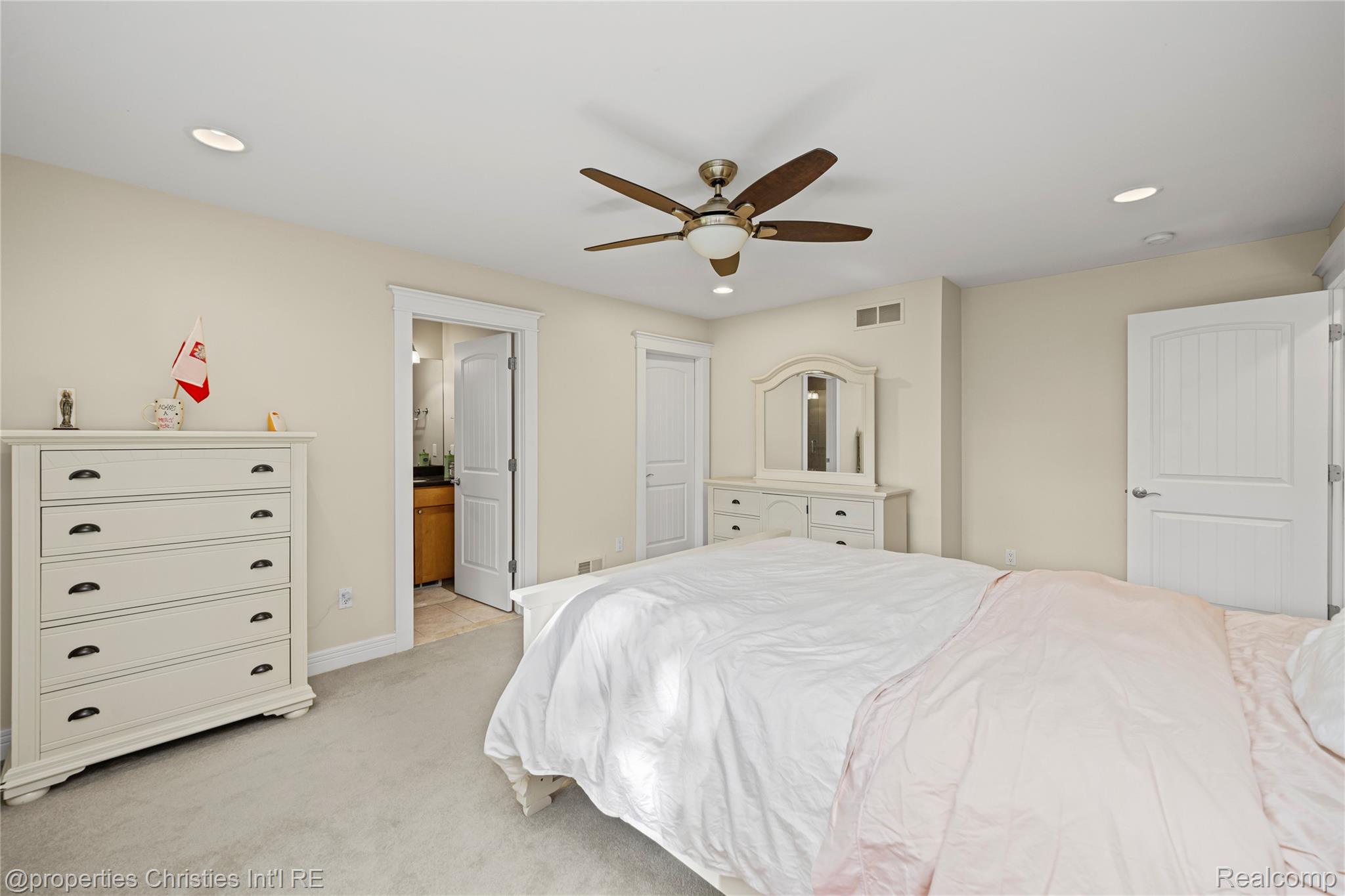 1010 Riverside Street