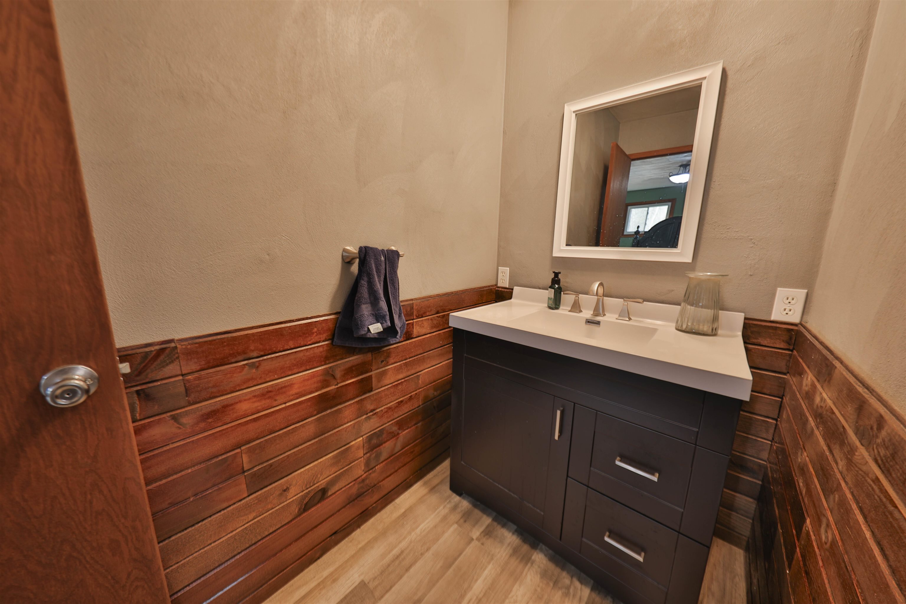 13504 Jungle Bar Lane